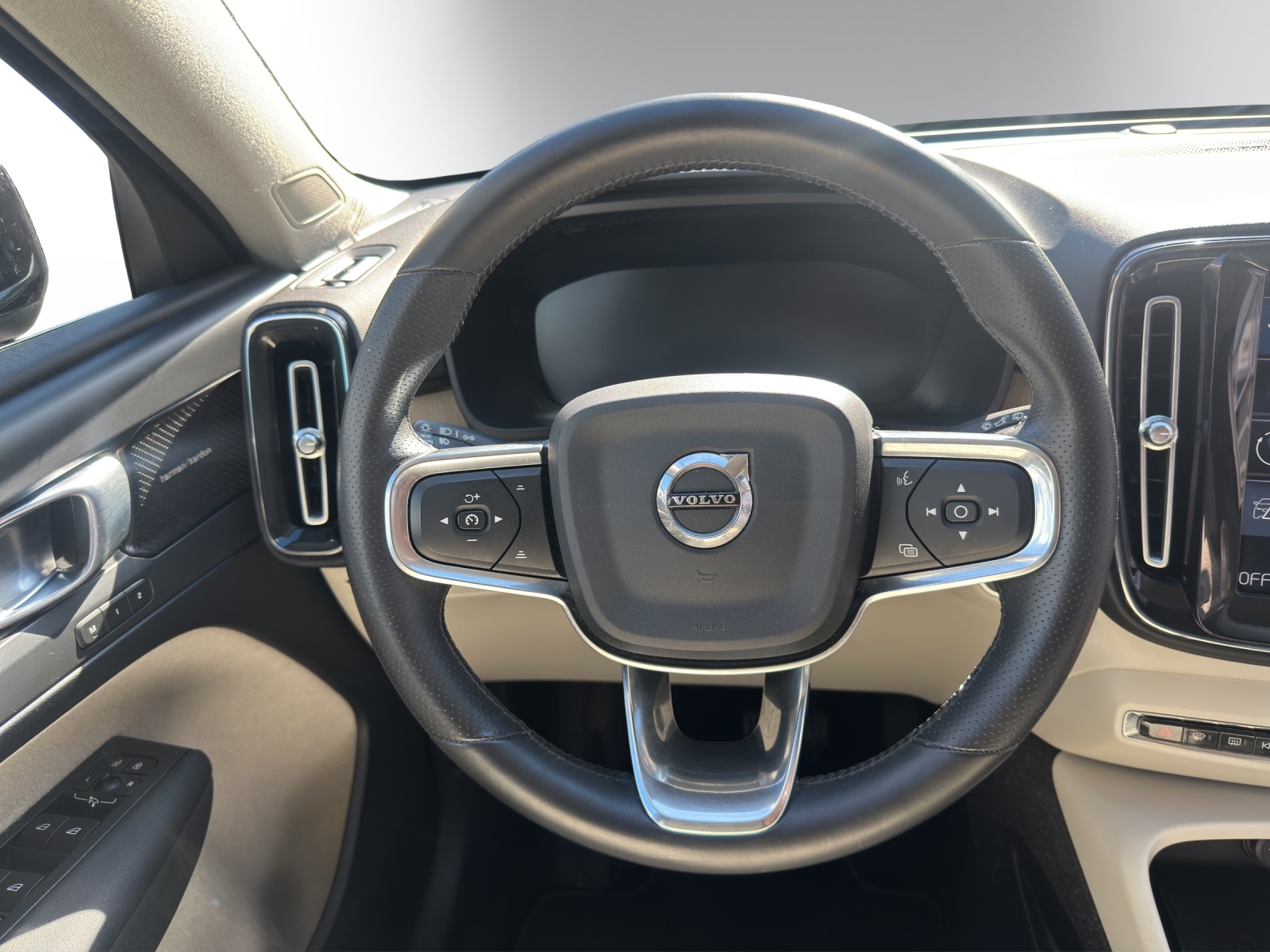 VOLVO XC40 T4 AWD Inscription Geartronic-image-13