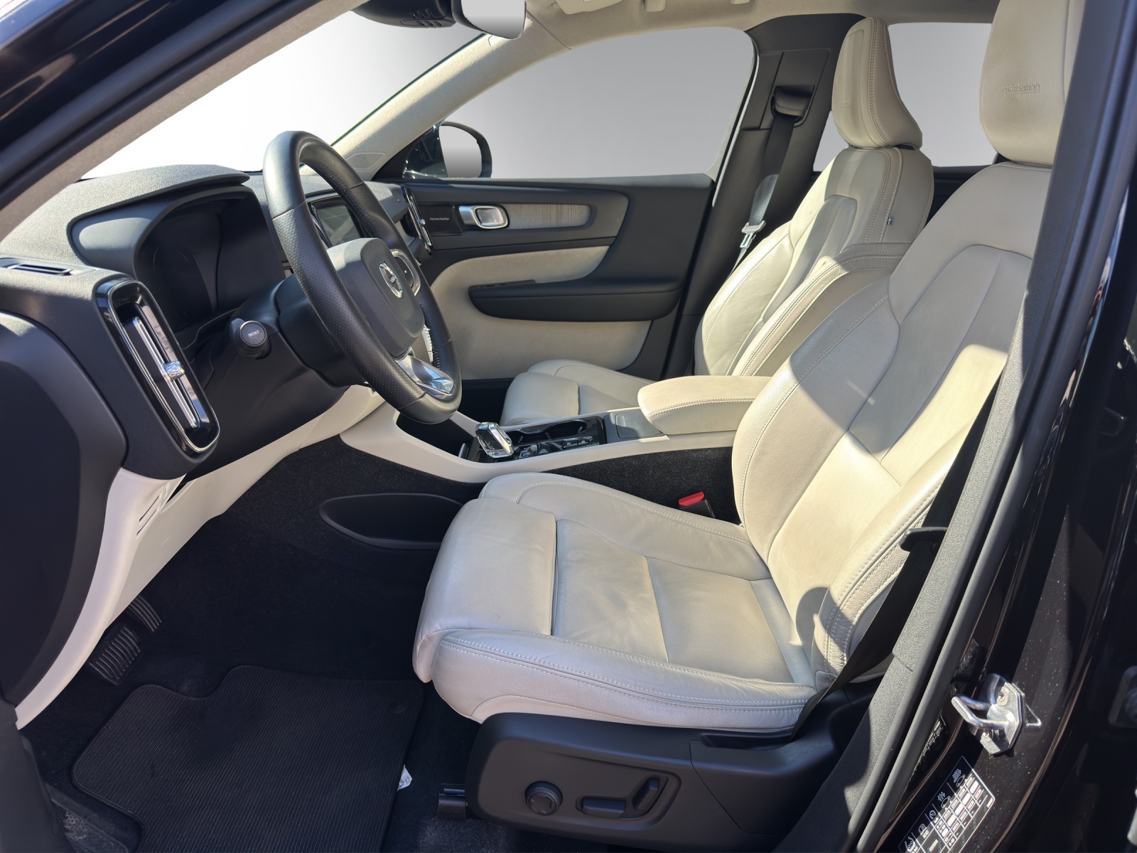 VOLVO XC40 T4 AWD Inscription Geartronic-image-9