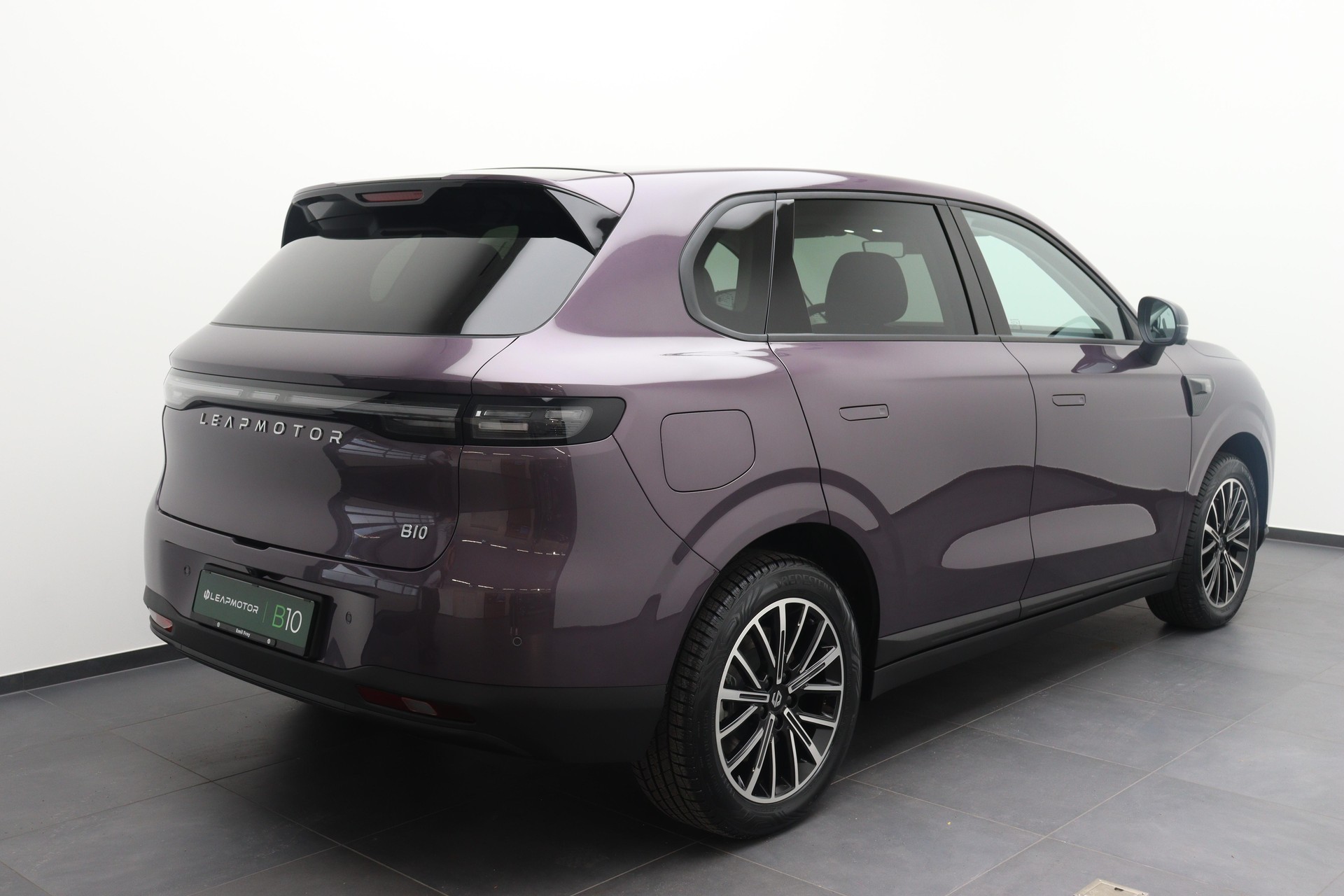 LEAPMOTOR B10 1.5 Hybrid EV-image-2