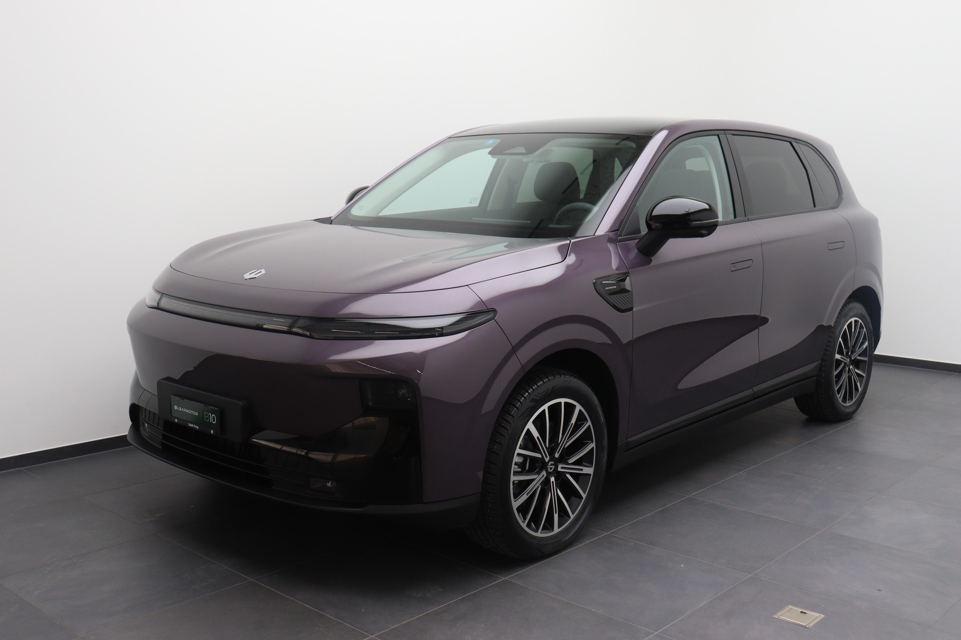 LEAPMOTOR B10 1.5 Hybrid EV-image-0