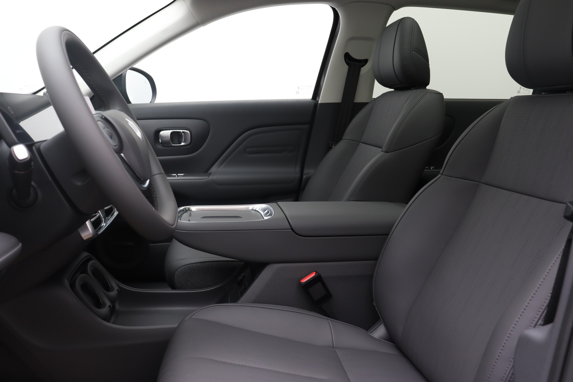 LEAPMOTOR B10 1.5 Hybrid EV-image-9