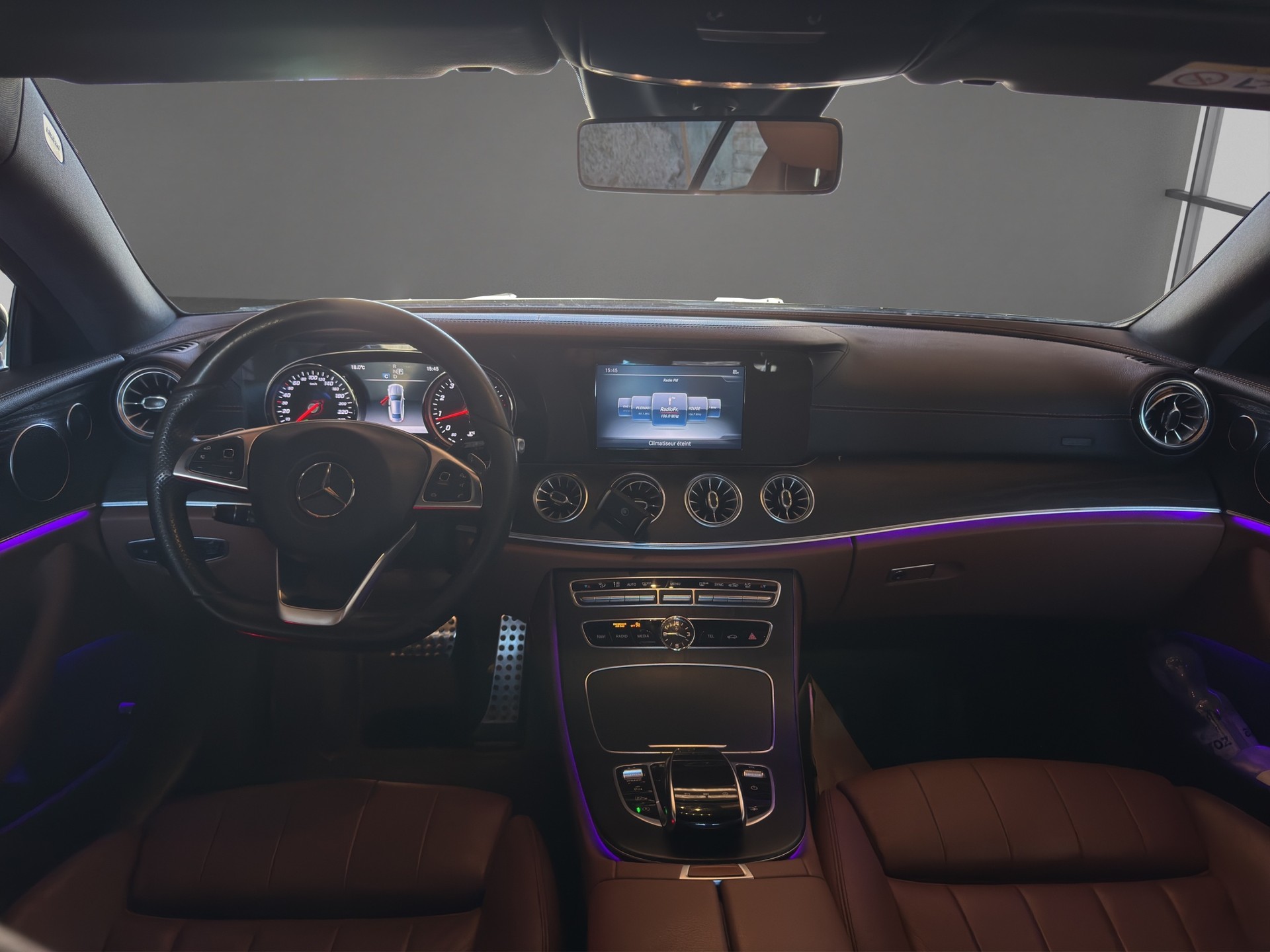 MERCEDES-BENZ E 200 Coupé AMG Line 9G-Tronic-image-11