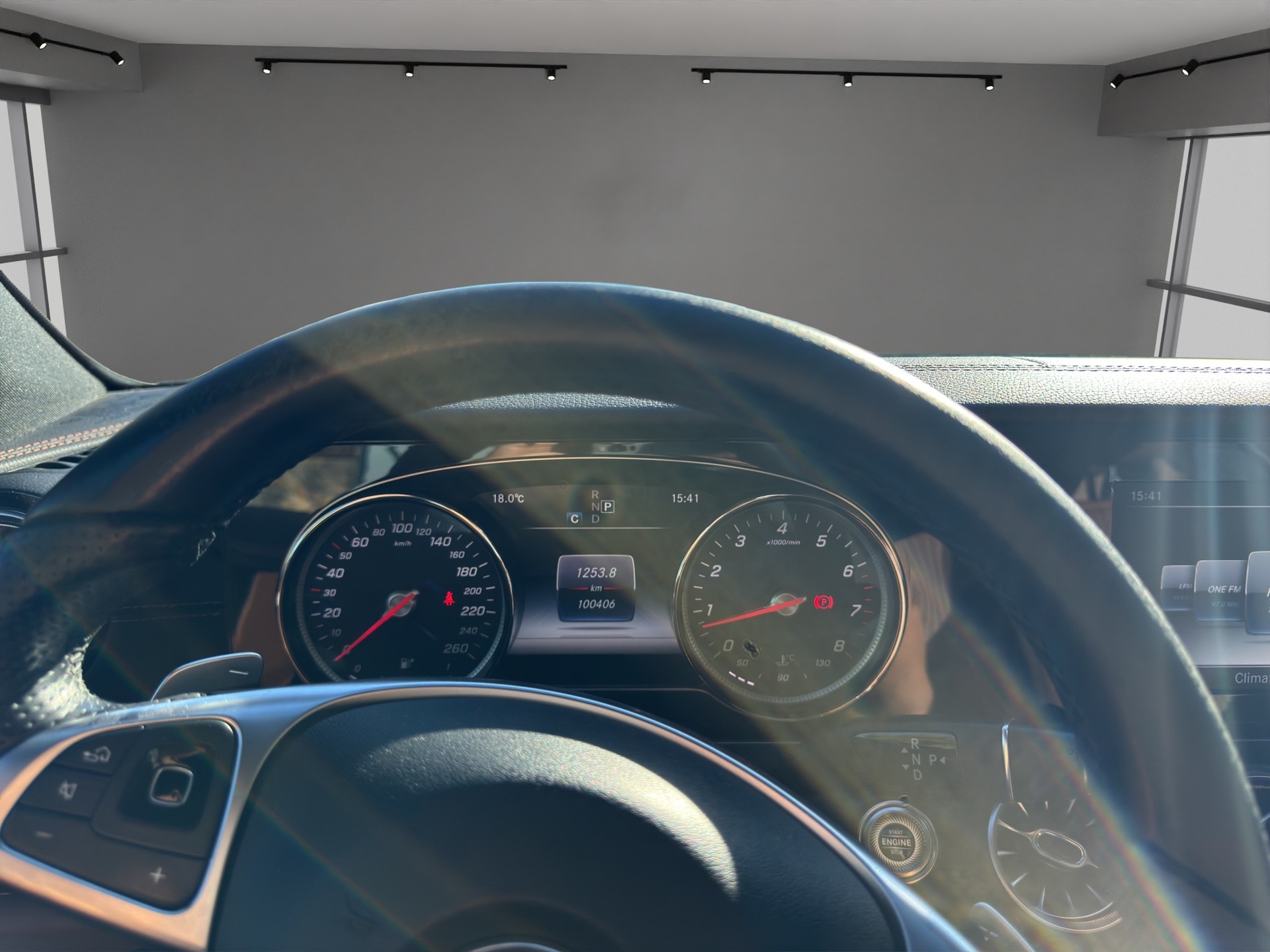 MERCEDES-BENZ E 200 Coupé AMG Line 9G-Tronic-image-9