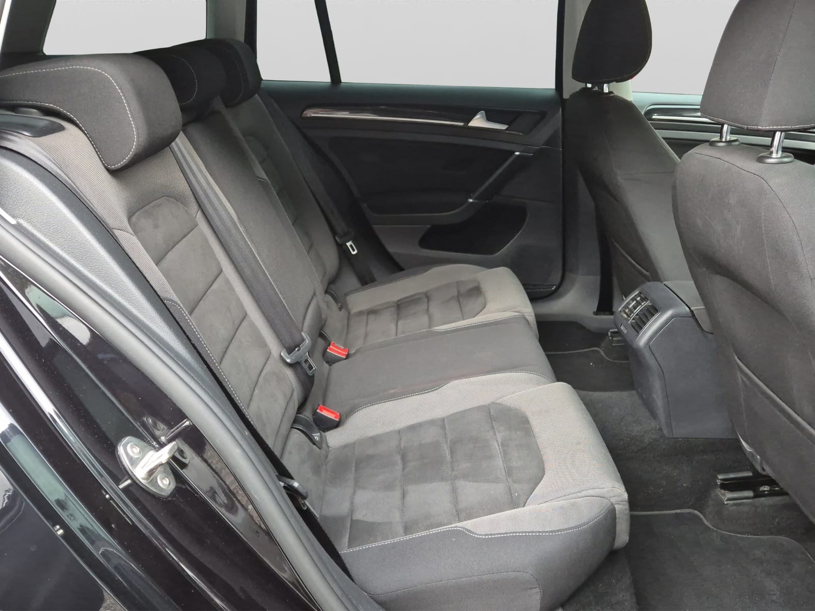 VW Golf Variant 1.4 TSI Value DSG-image-15