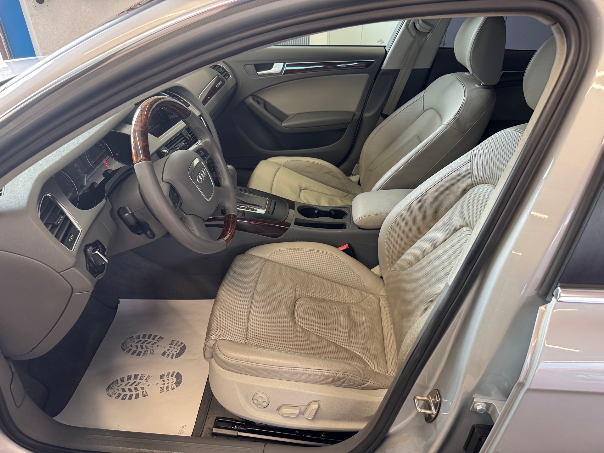 AUDI A4 Limousine 3.2 FSI quattro tiptronic-image-6