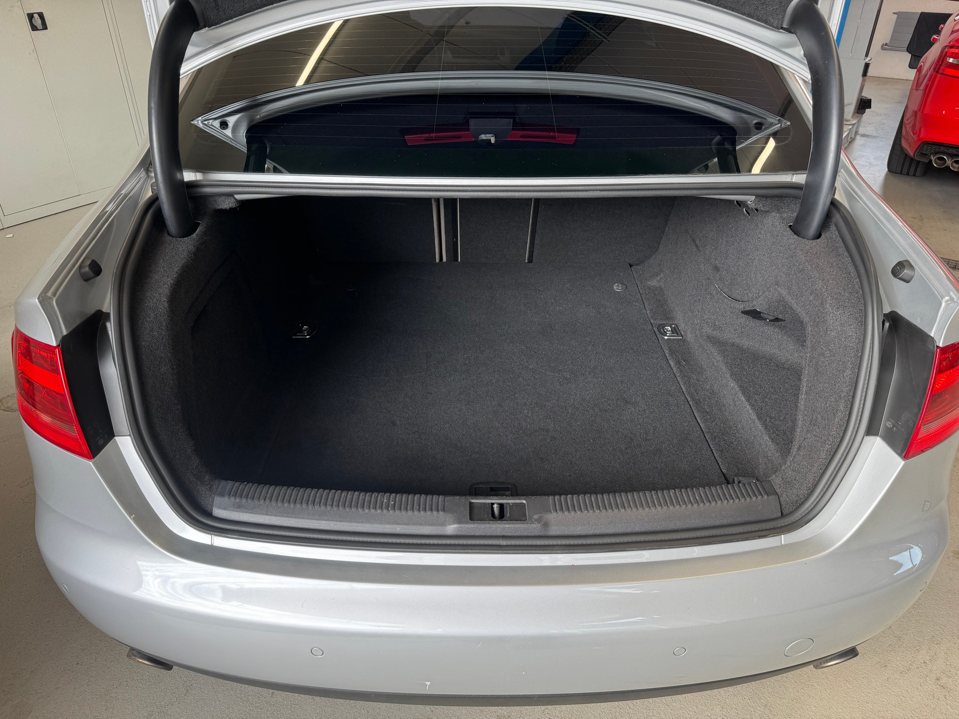 AUDI A4 Limousine 3.2 FSI quattro tiptronic-image-12