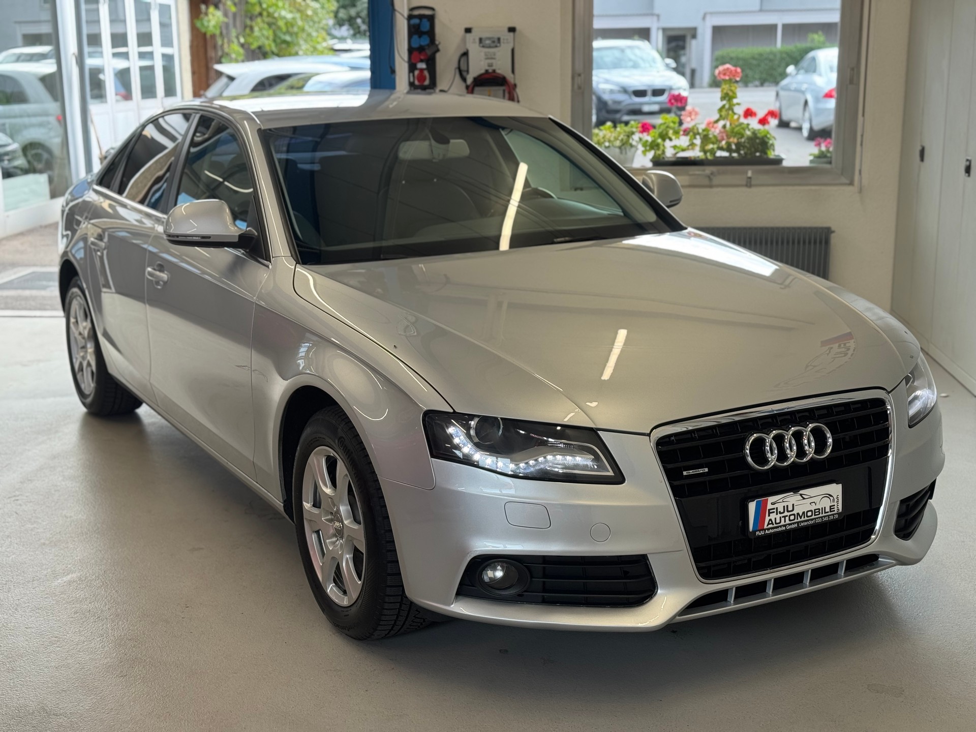 AUDI A4 Limousine 3.2 FSI quattro tiptronic-image-2