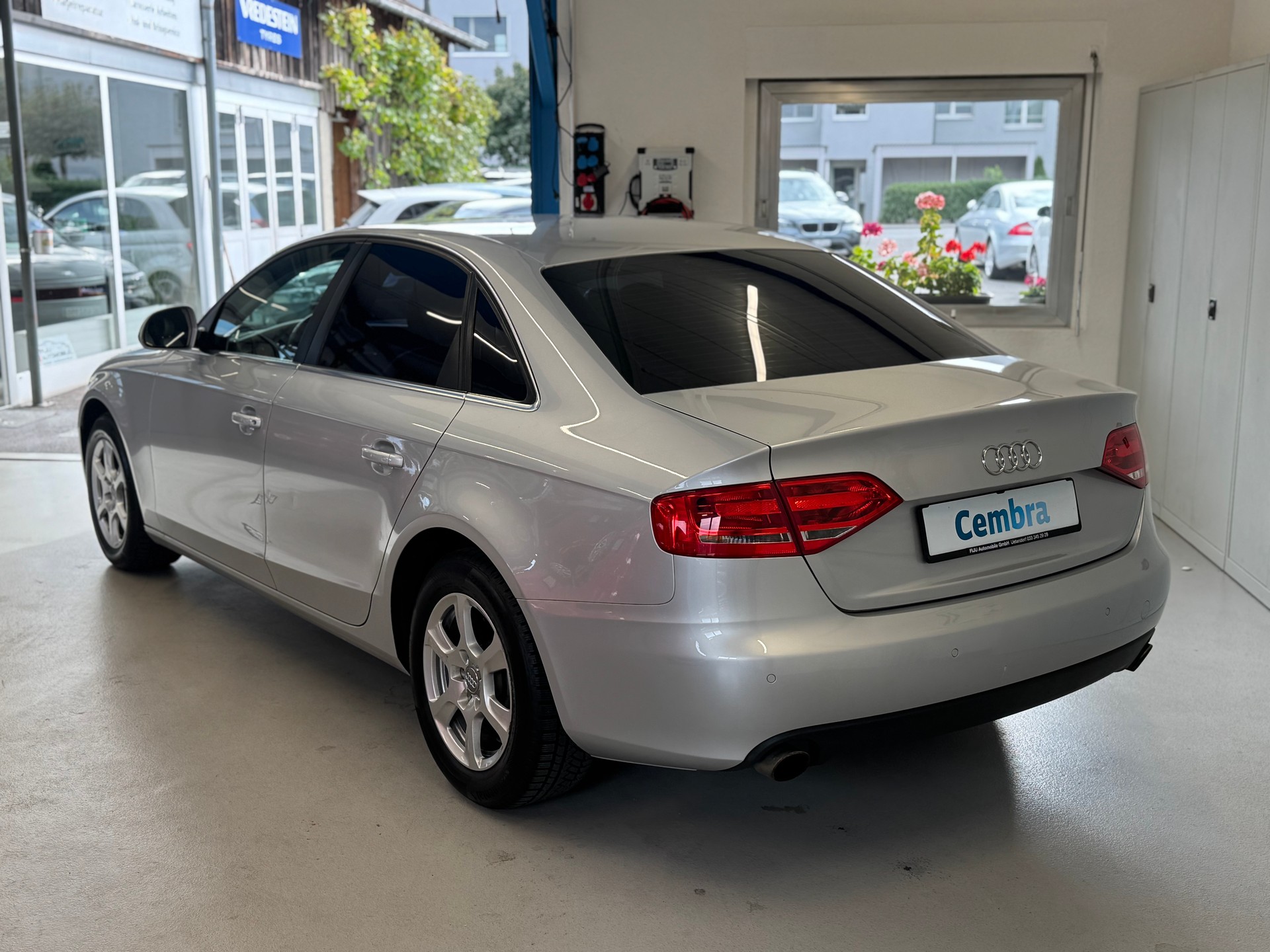 AUDI A4 Limousine 3.2 FSI quattro tiptronic-image-5