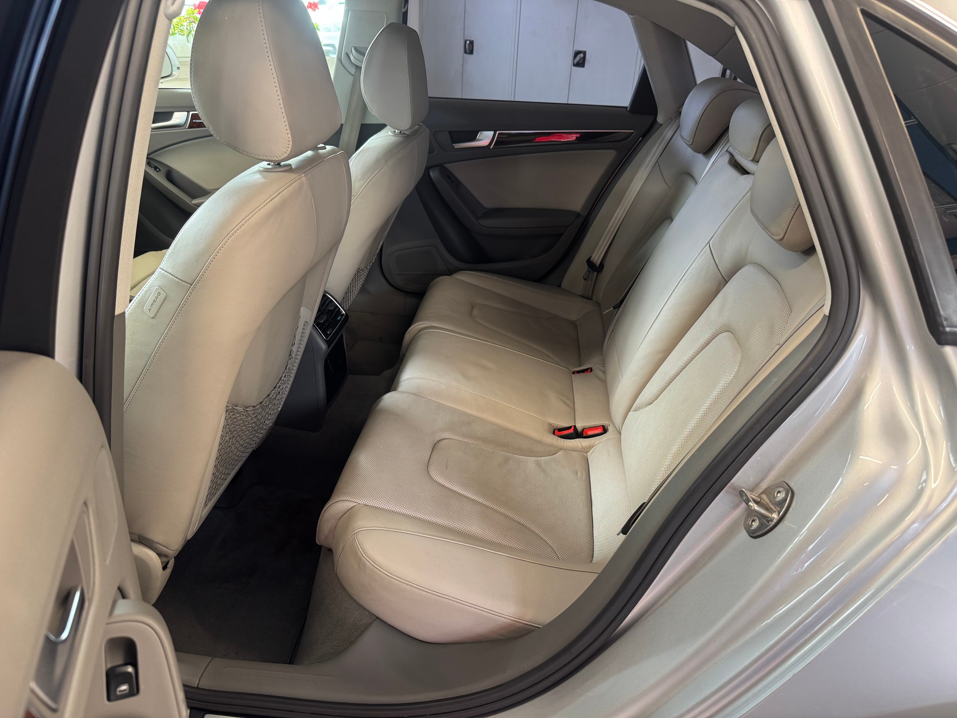 AUDI A4 Limousine 3.2 FSI quattro tiptronic-image-10