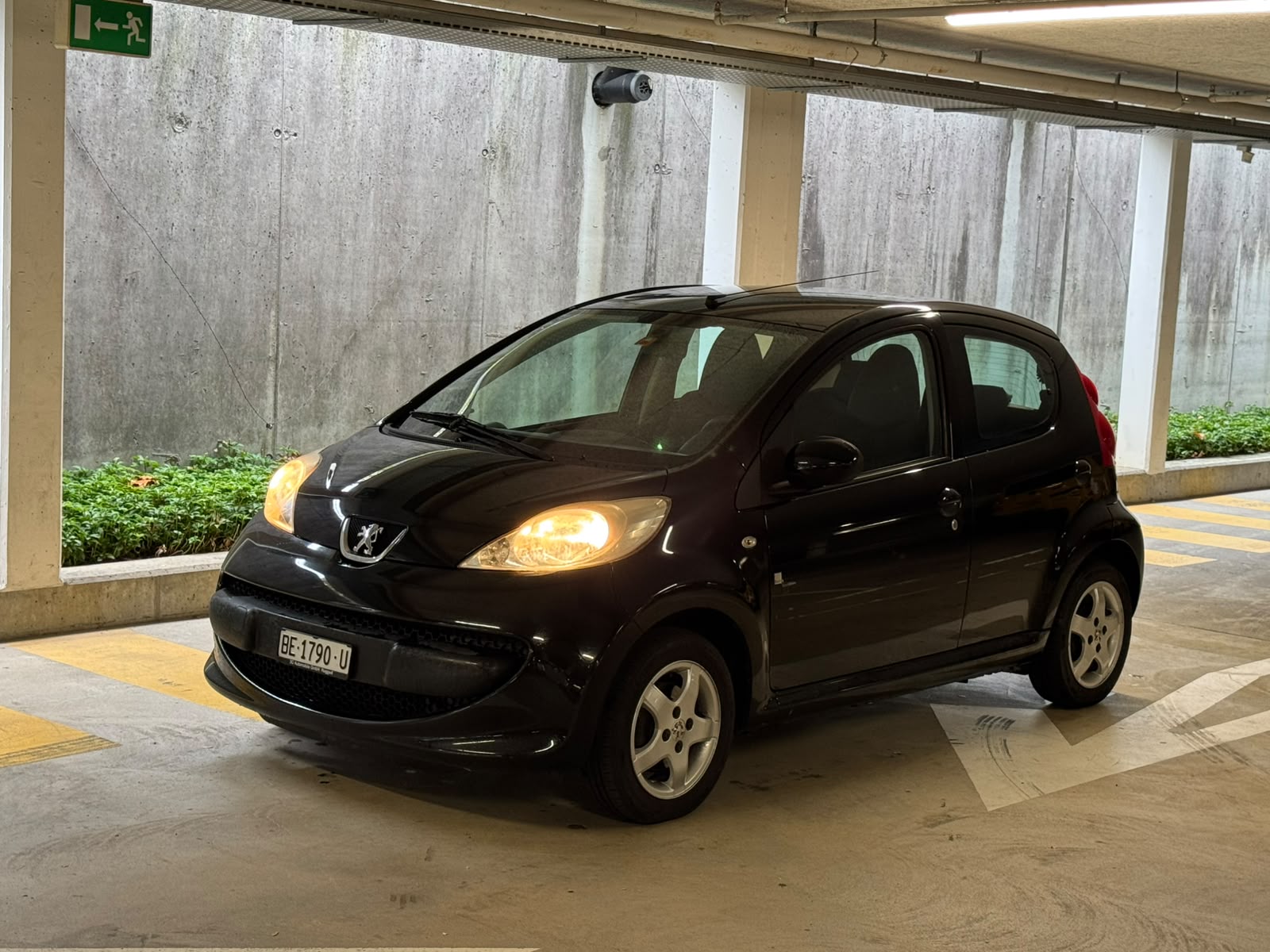 PEUGEOT 107 1.0 Black&Silver Edition-image-1