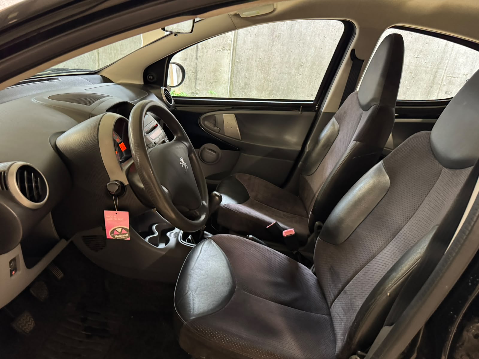 PEUGEOT 107 1.0 Black&Silver Edition-image-11