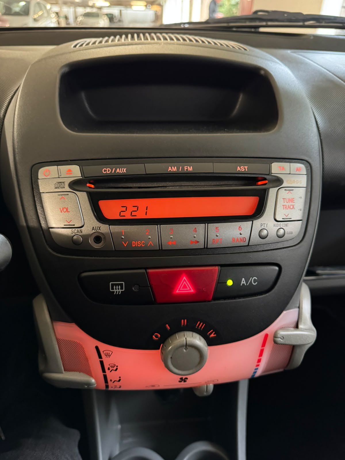 PEUGEOT 107 1.0 Black&Silver Edition-image-10