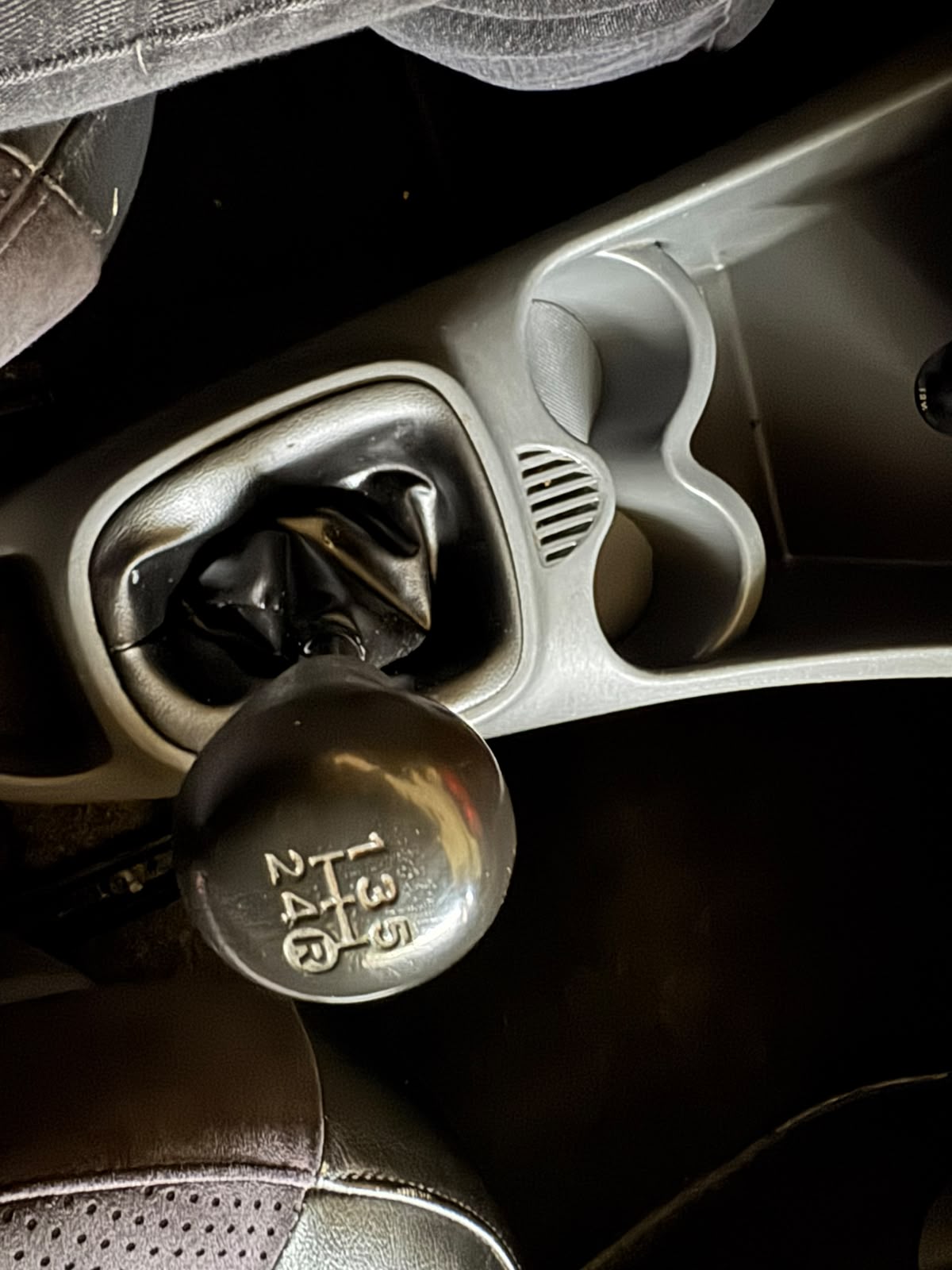 PEUGEOT 107 1.0 Black&Silver Edition-image-12