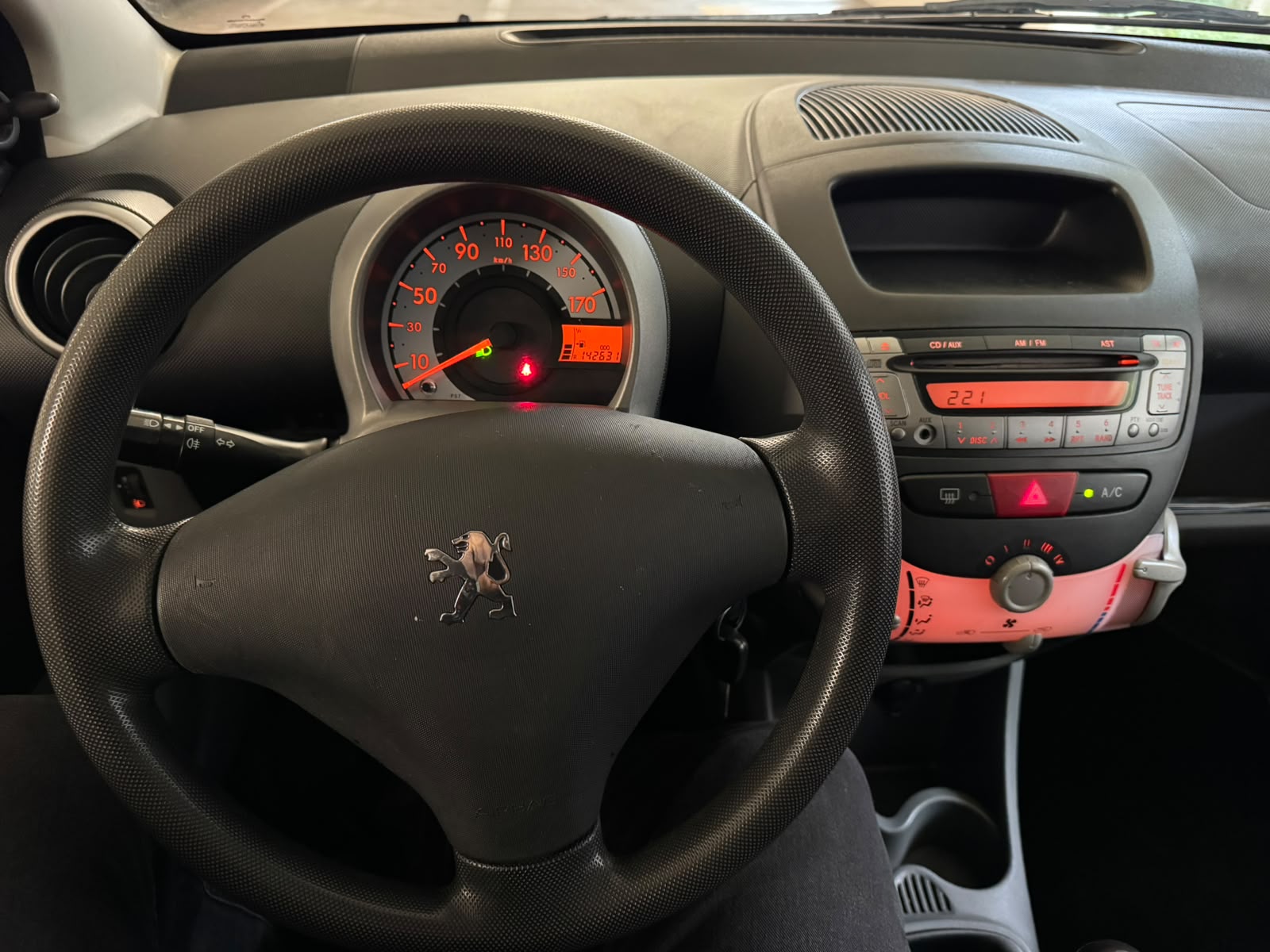PEUGEOT 107 1.0 Black&Silver Edition-image-9