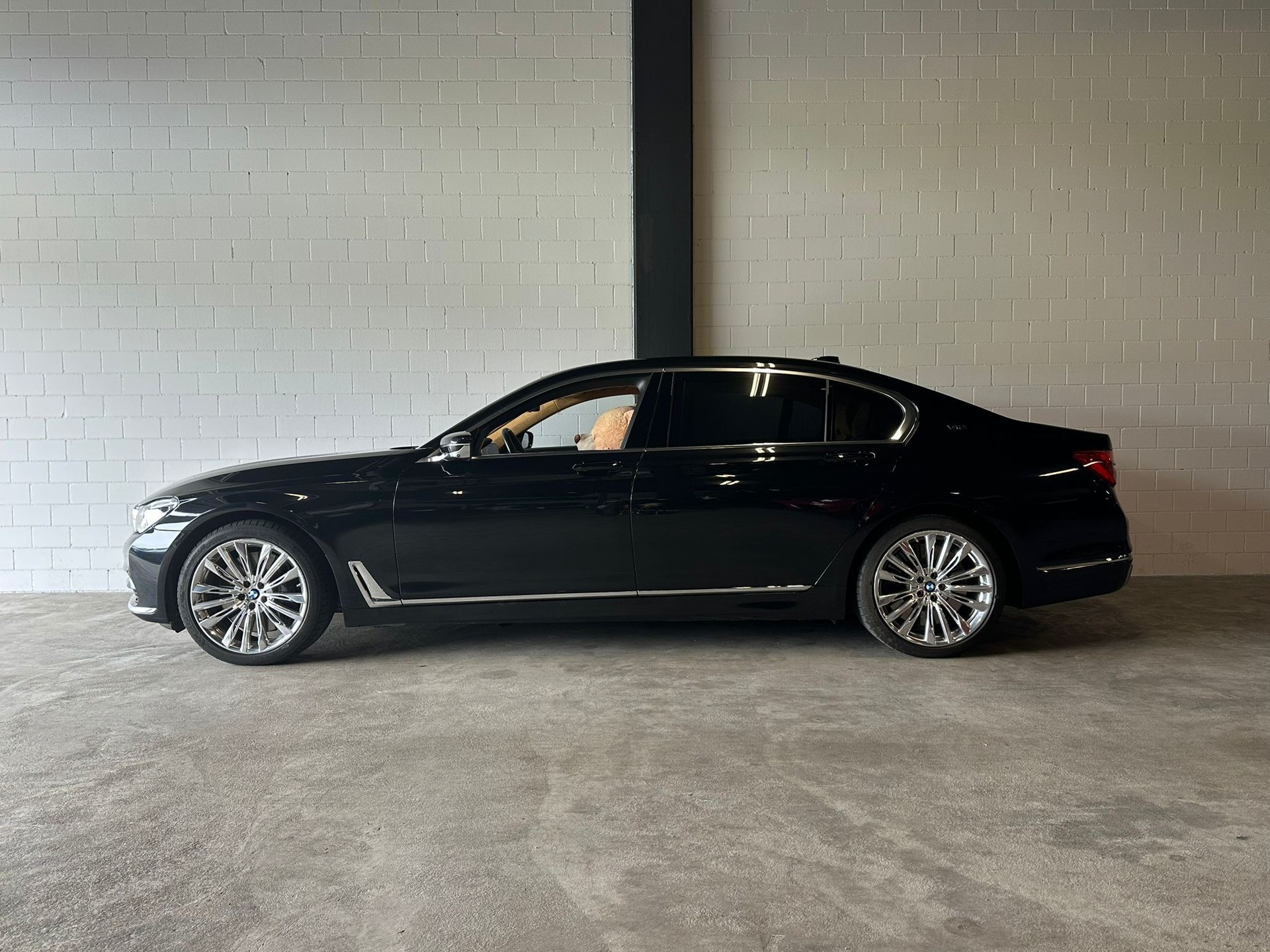 BMW M760Li xDrive Steptronic mit V12 Excellence Paket