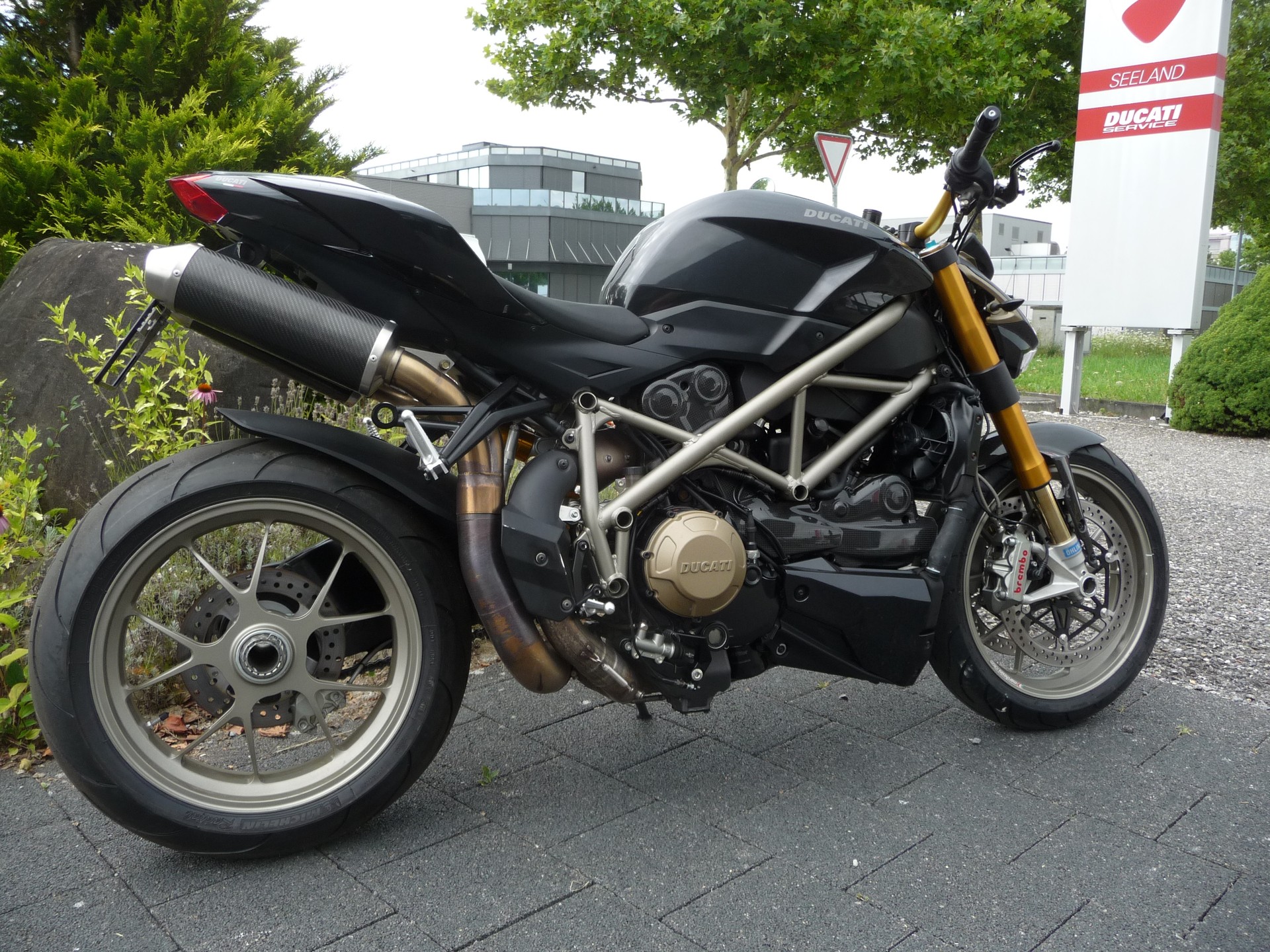 DUCATI Streetfighter 1099 S-showroom-element-1