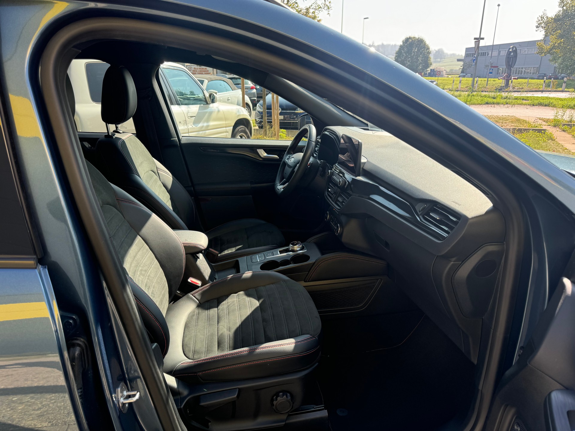 FORD Kuga 2.0 TDCi EcoBlue ST-Line X 4WD-image-11