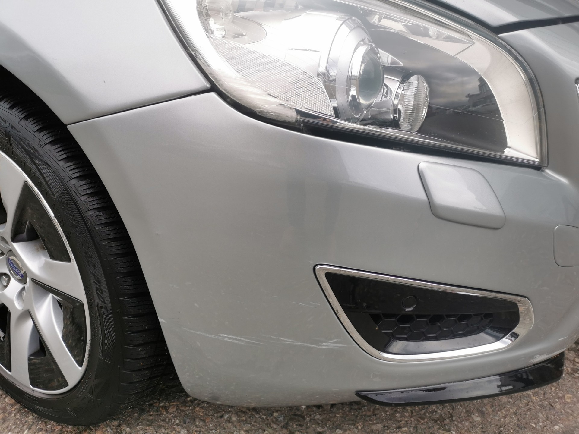 VOLVO V60 D6 AWD Plug-in Hybrid Summum Geartronic-image-3