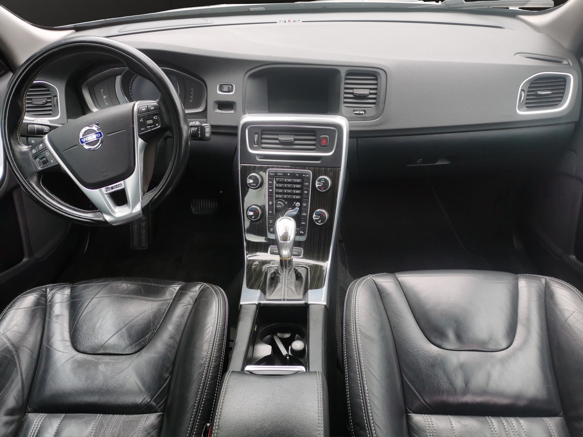 VOLVO V60 D6 AWD Plug-in Hybrid Summum Geartronic-image-13