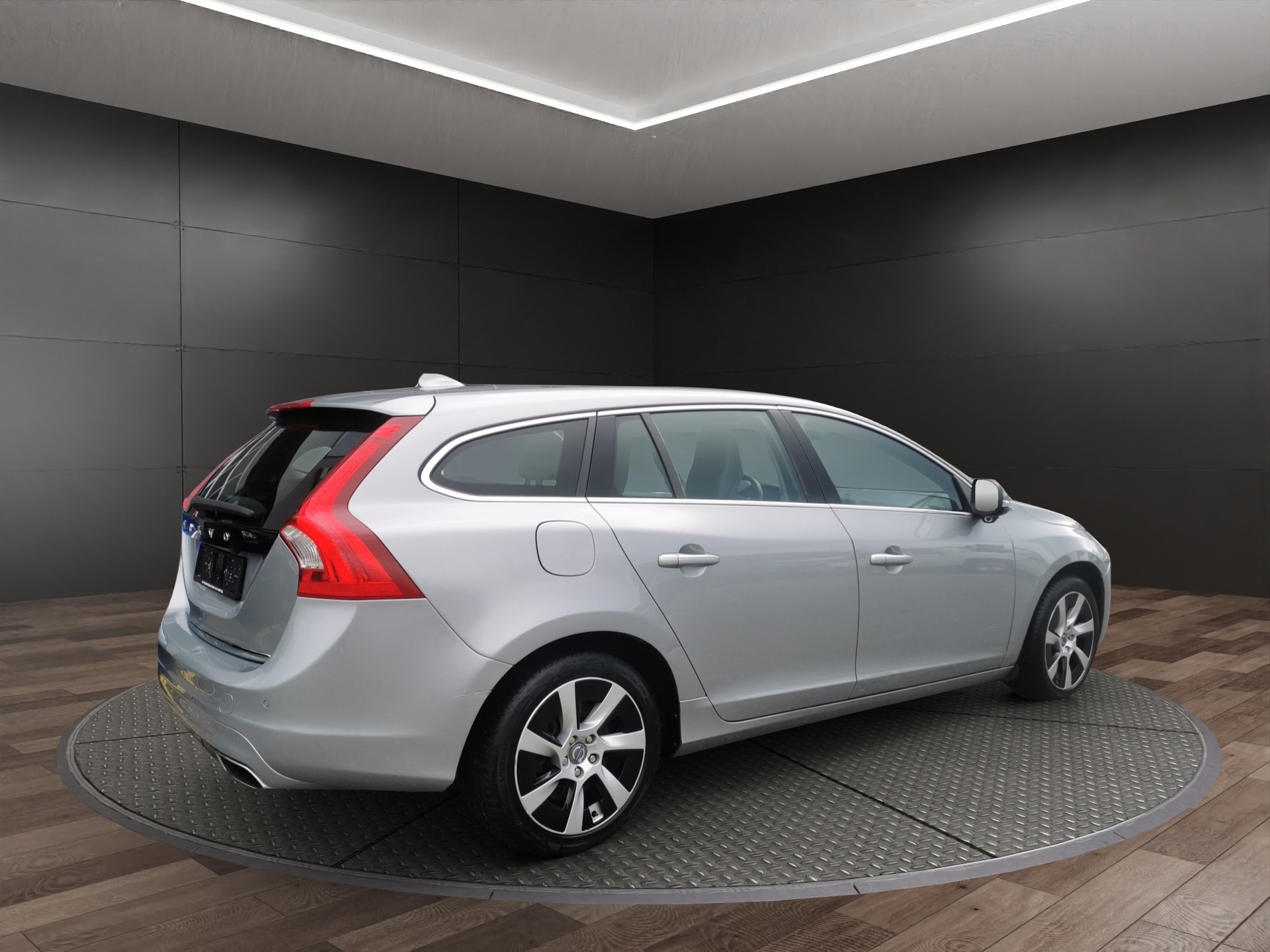 VOLVO V60 D6 AWD Plug-in Hybrid Summum Geartronic-image-4