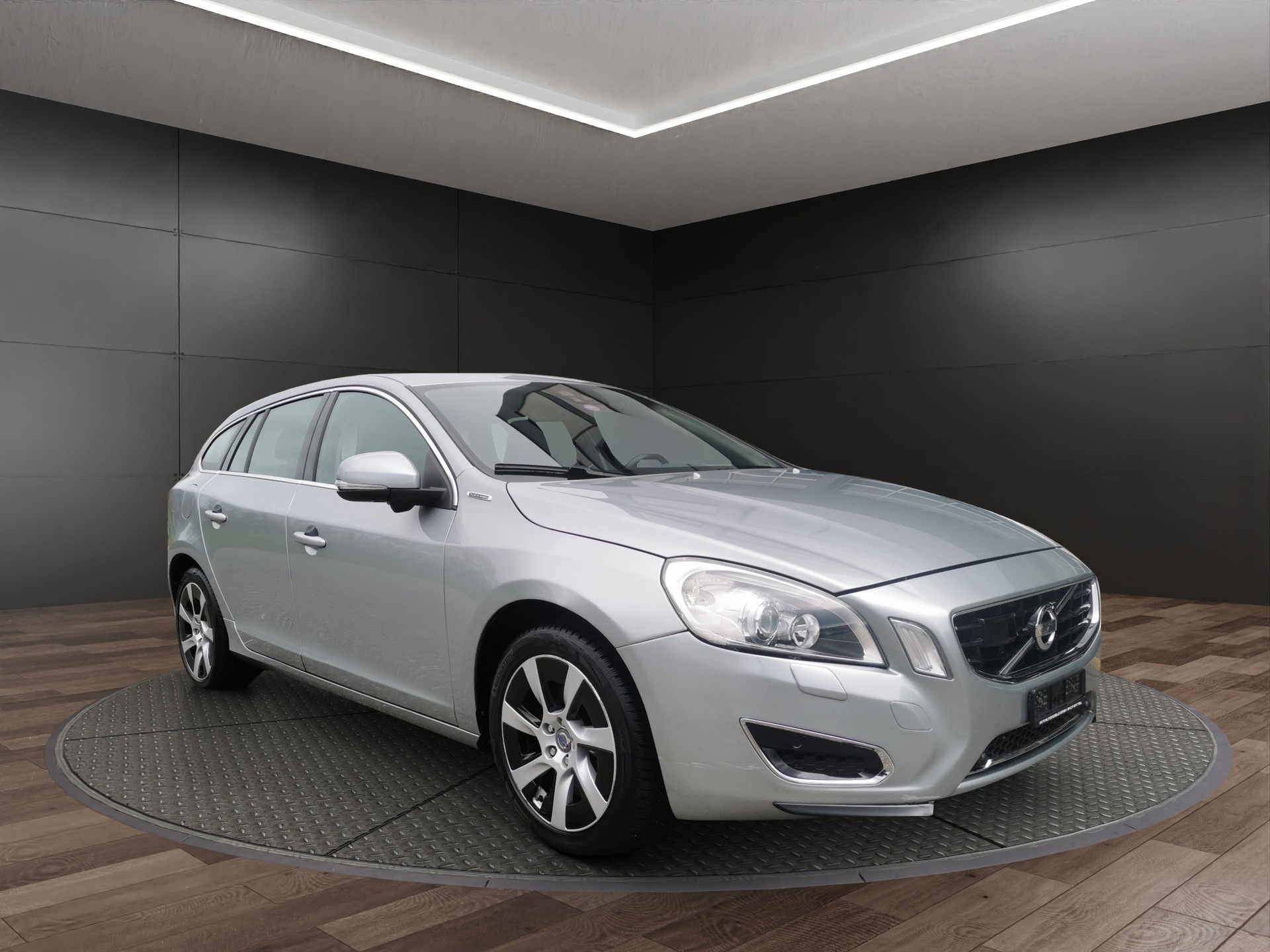VOLVO V60 D6 AWD Plug-in Hybrid Summum Geartronic-image-0