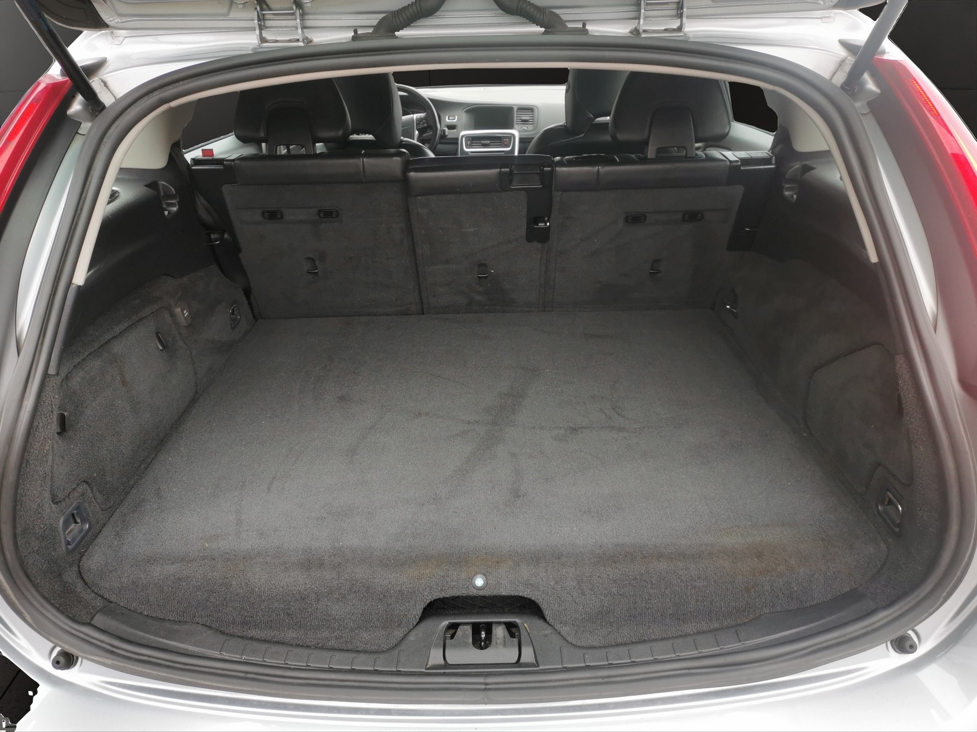 VOLVO V60 D6 AWD Plug-in Hybrid Summum Geartronic-image-10
