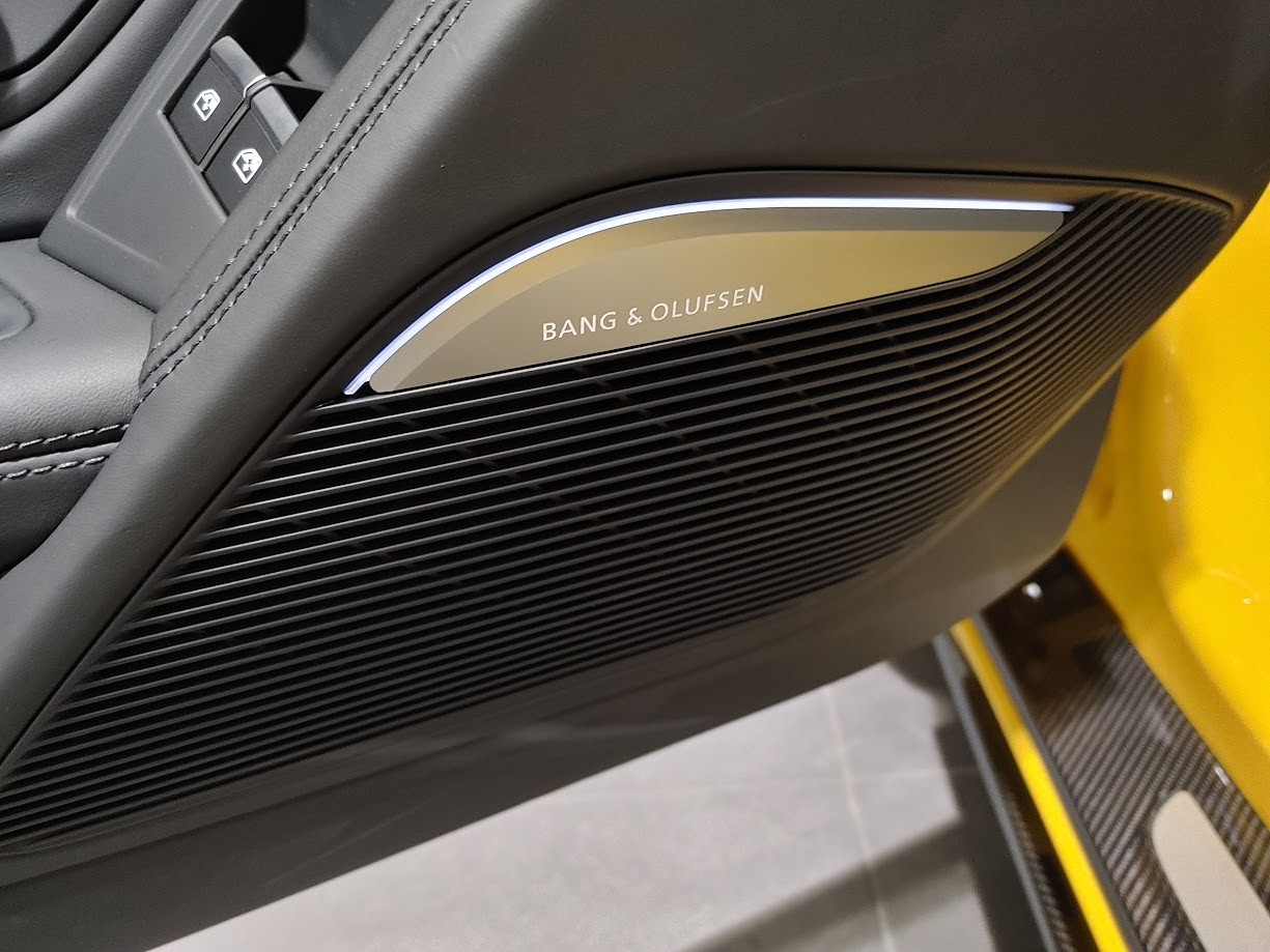 AUDI R8 Spyder RWD S-Tronic-image-4