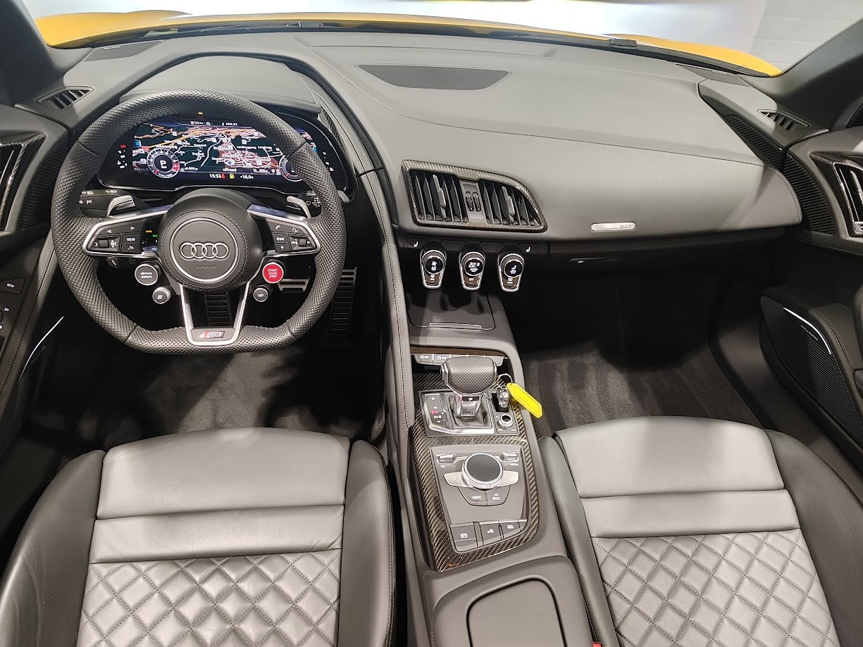 AUDI R8 Spyder RWD S-Tronic-image-11