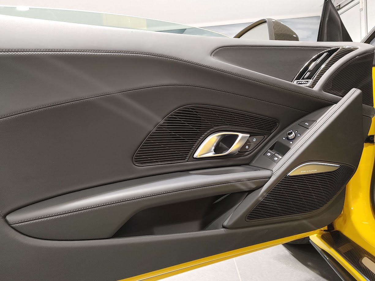 AUDI R8 Spyder RWD S-Tronic-image-3