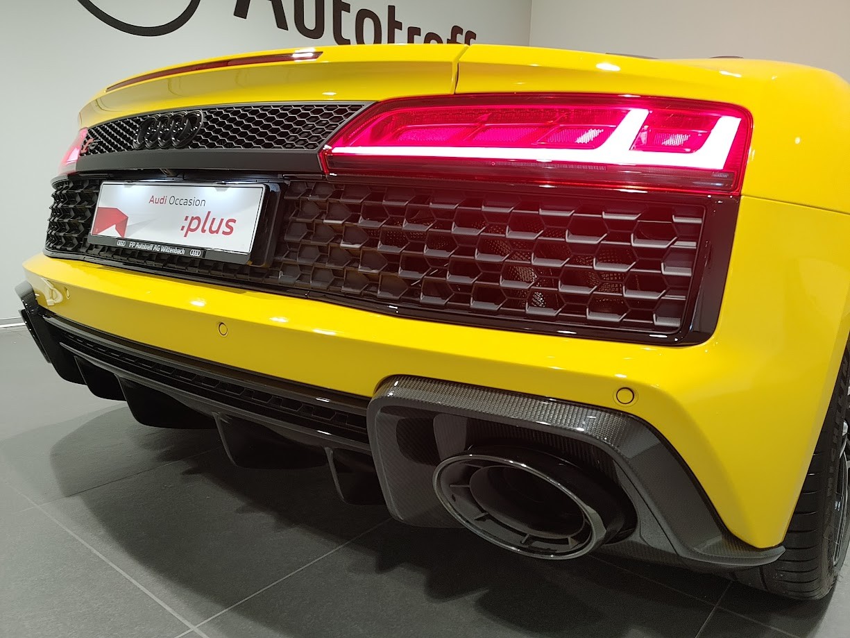 AUDI R8 Spyder RWD S-Tronic-image-12