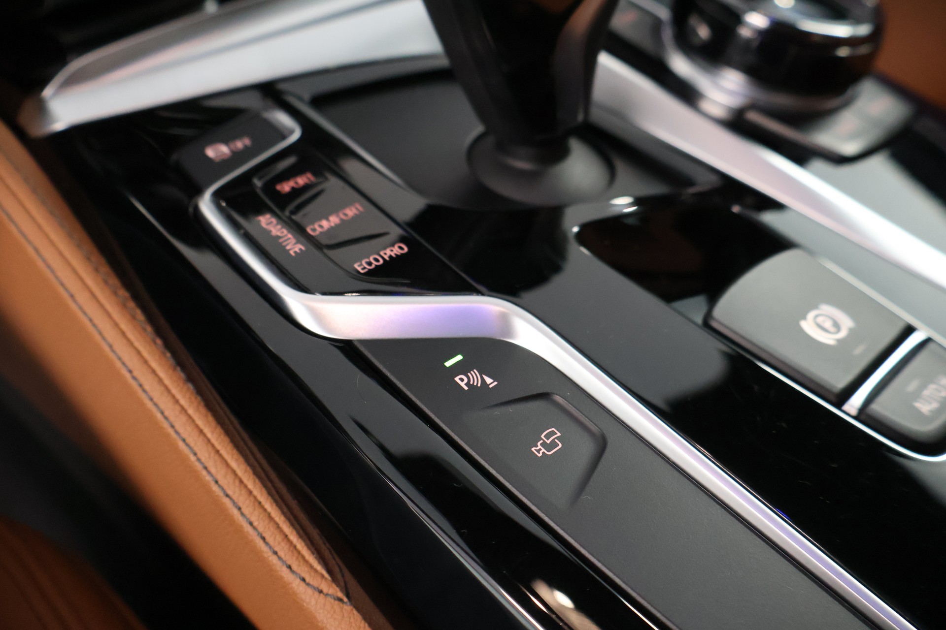 BMW M550i xDrive Steptronic-image-26