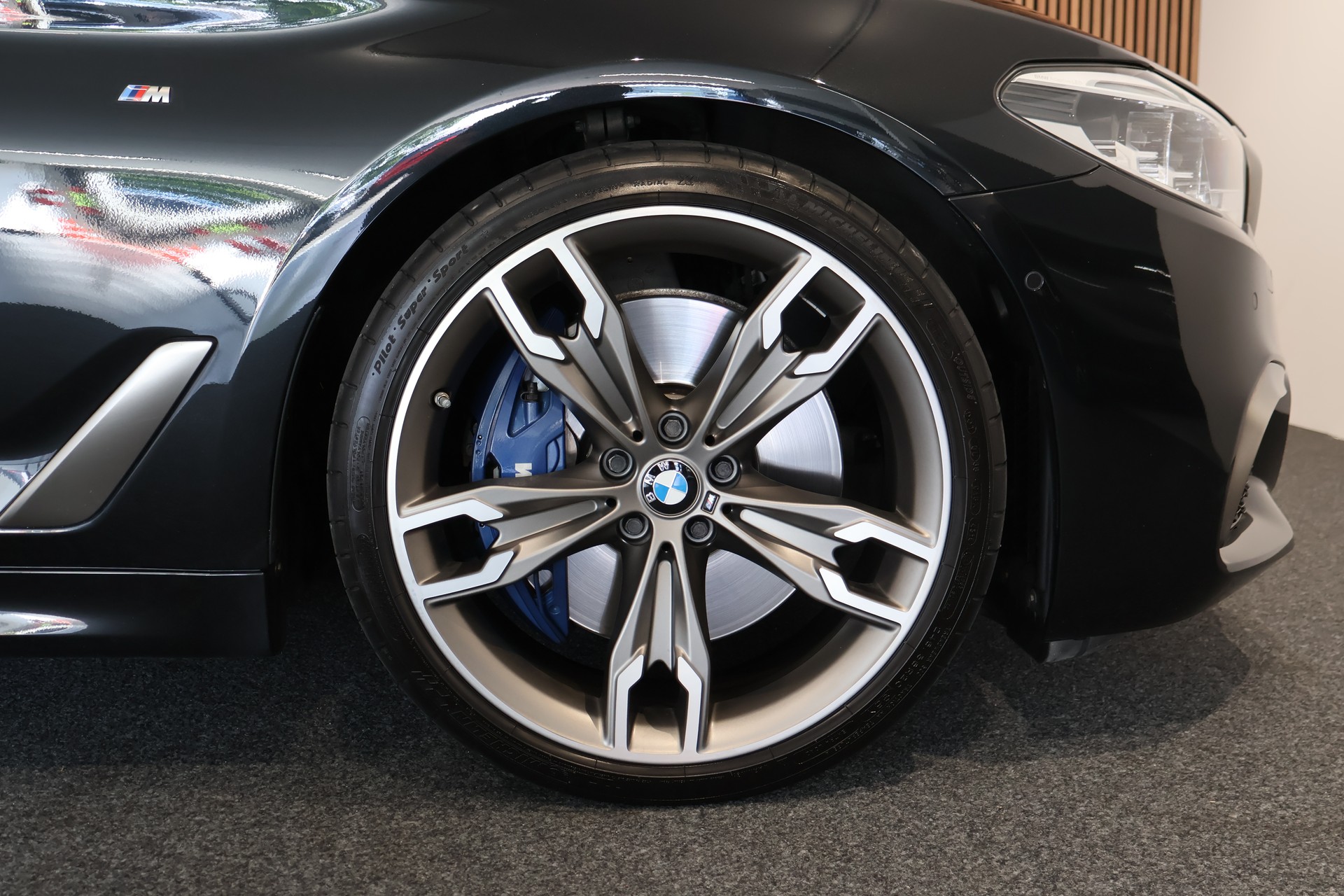 BMW M550i xDrive Steptronic-image-29