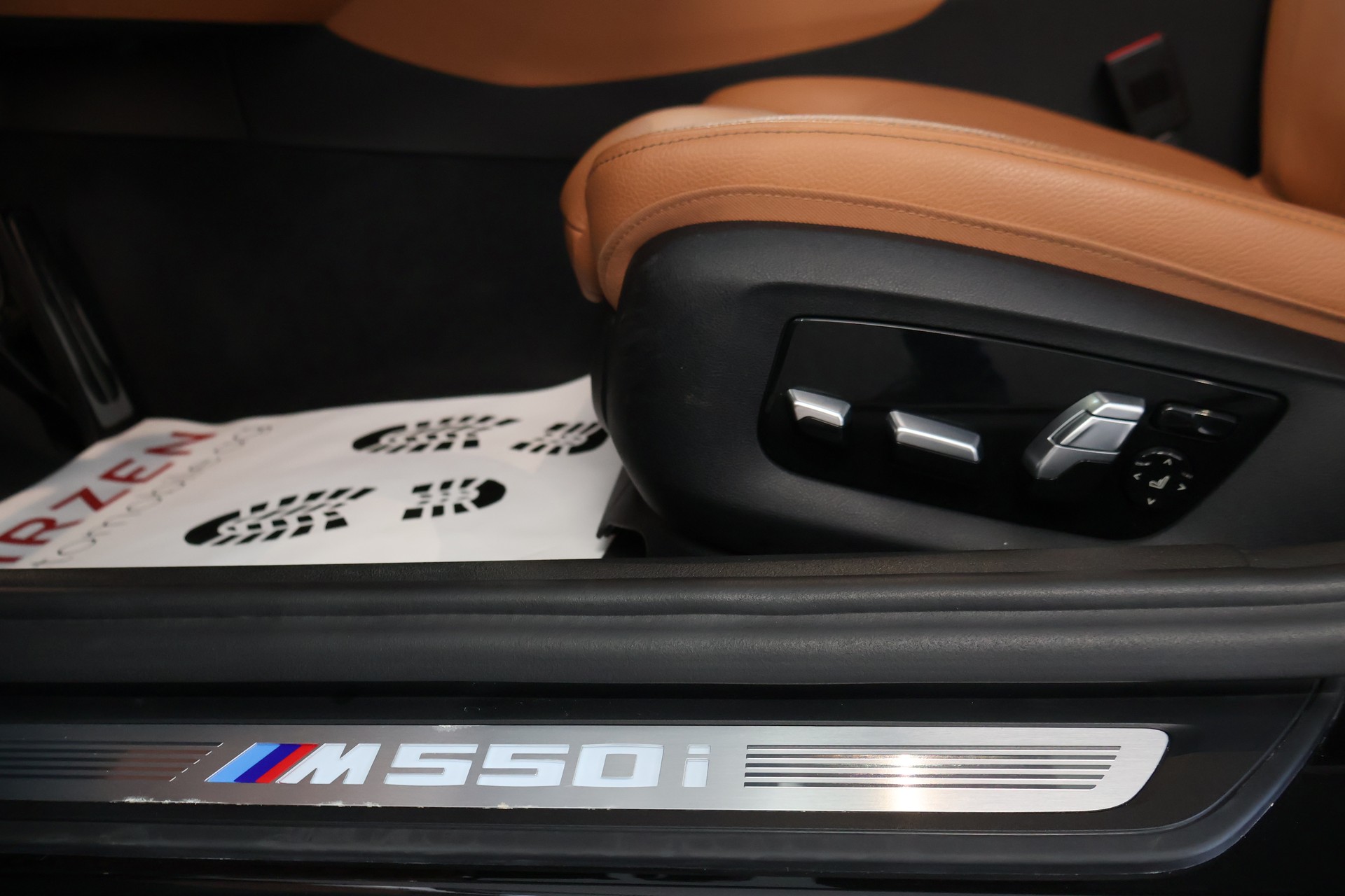 BMW M550i xDrive Steptronic-image-28
