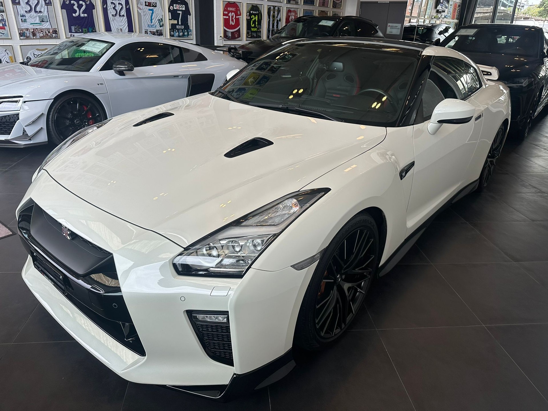 NISSAN GT-R 3.8 V6 Biturbo Presitge Edition-showroom-element-1