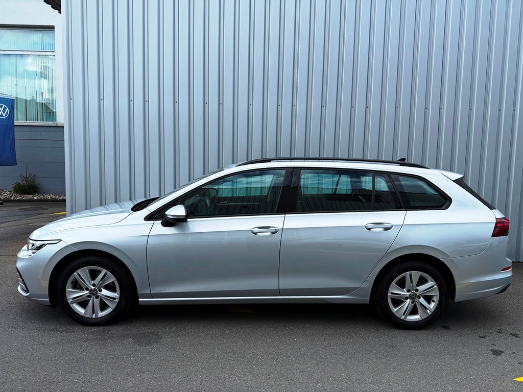 VW Golf Variant 1.0 eTSI mHEV Life DSG-image-2