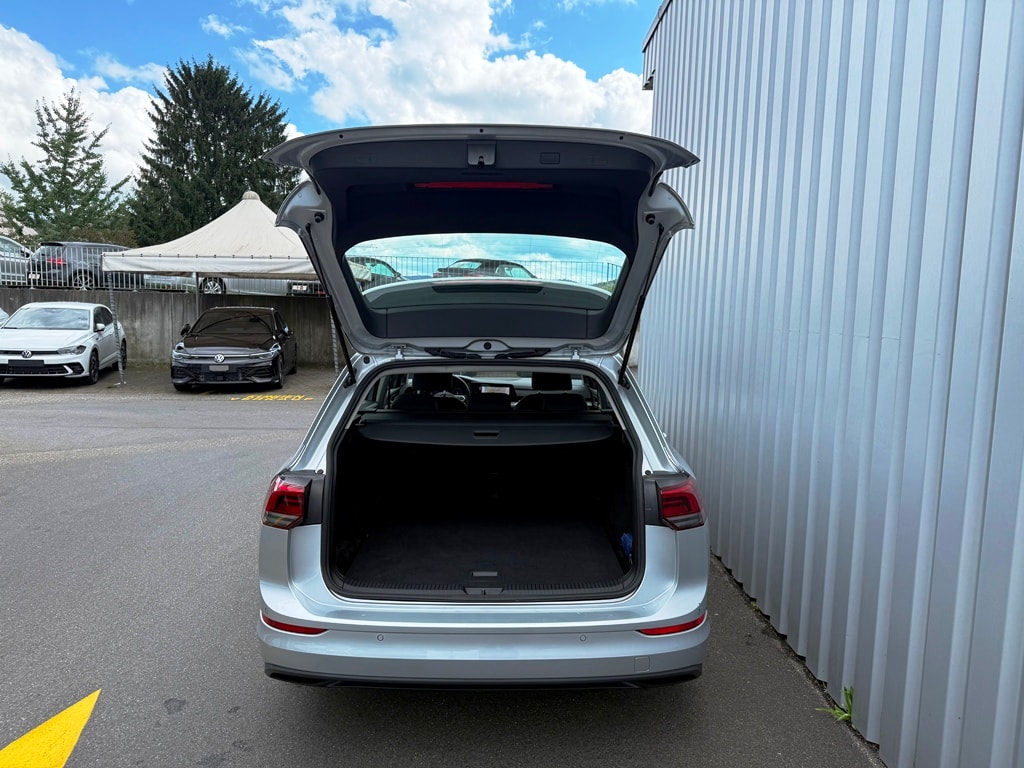 VW Golf Variant 1.0 eTSI mHEV Life DSG-image-5