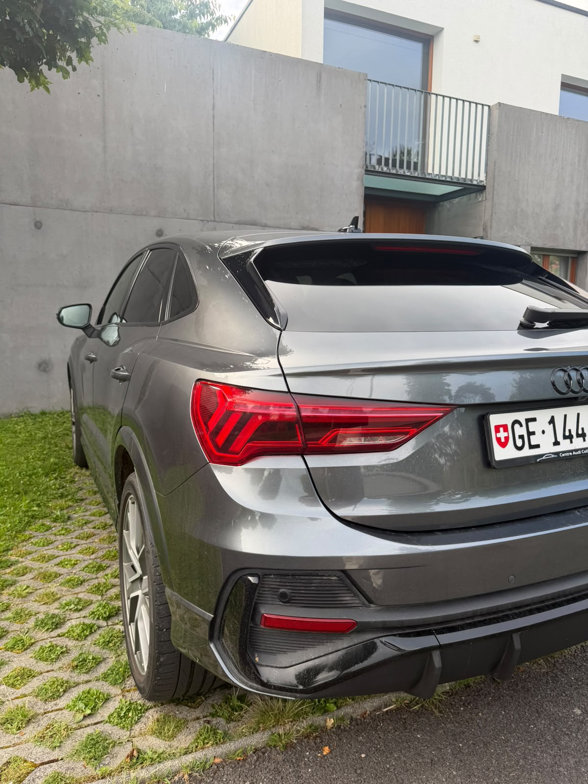 AUDI Q3 Sportback 45 TFSI e S line S-tronic-image-4