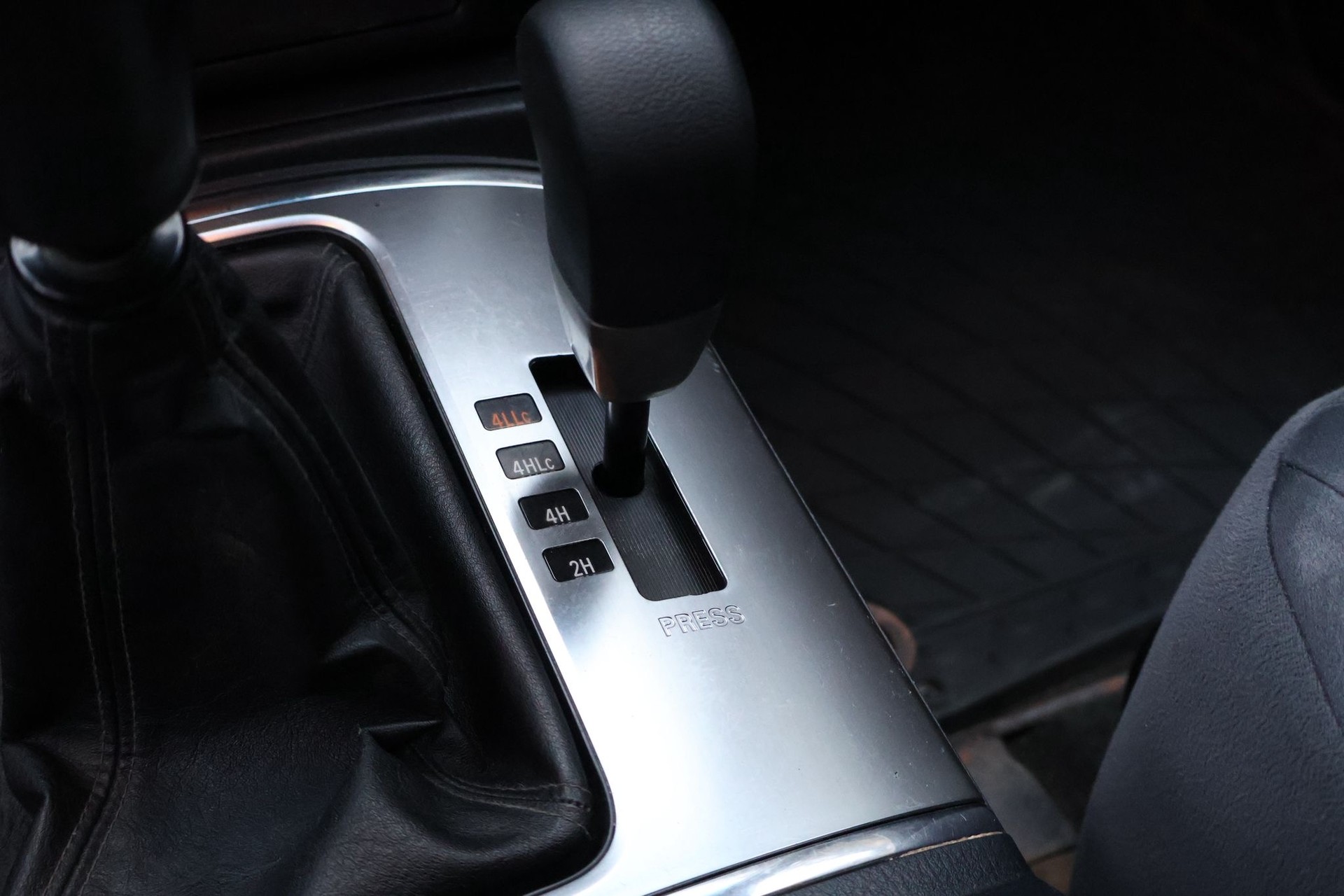 MITSUBISHI Pajero 3.2 DI-D Invite-image-11