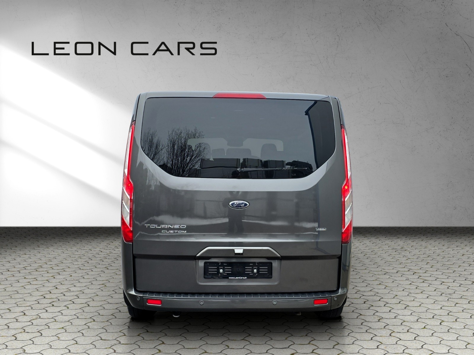 FORD Tourneo Custom 320 L1H1 Titanium PHEV 8-Sitzer-image-3
