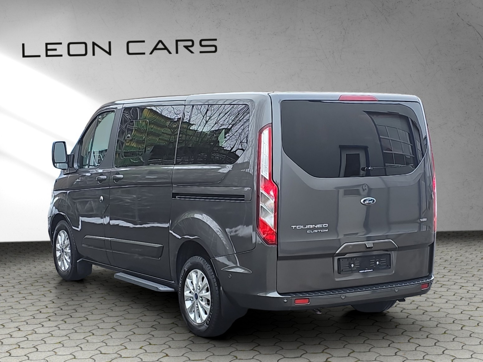 FORD Tourneo Custom 320 L1H1 Titanium PHEV 8-Sitzer-image-1