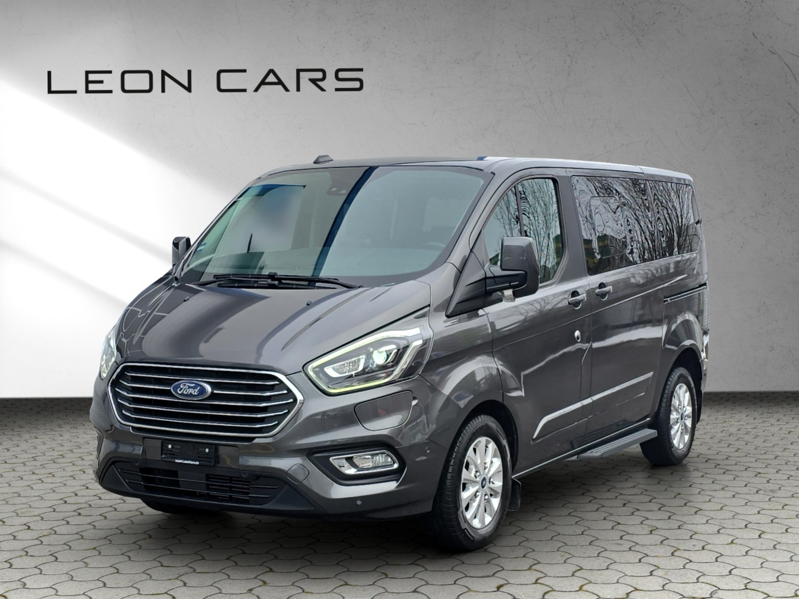 FORD Tourneo Custom 320 L1H1 Titanium PHEV 8-Sitzer-image-0