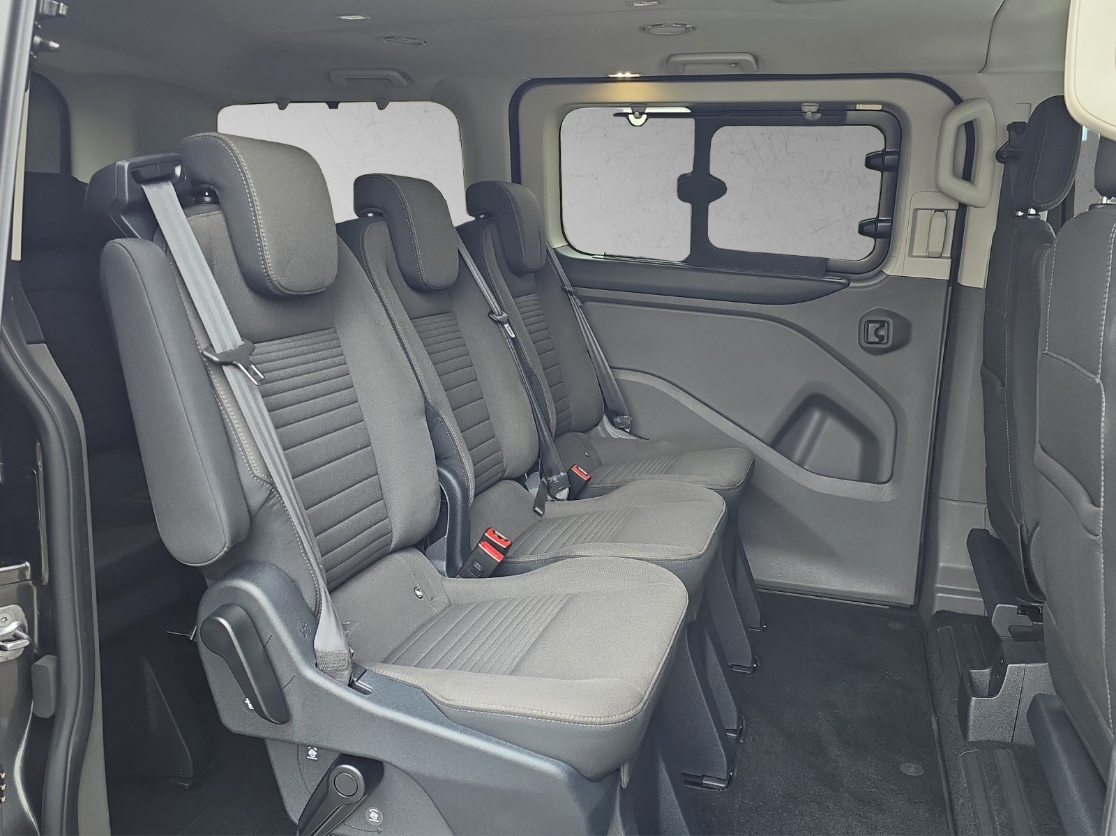FORD Tourneo Custom 320 L1H1 Titanium PHEV 8-Sitzer-image-12