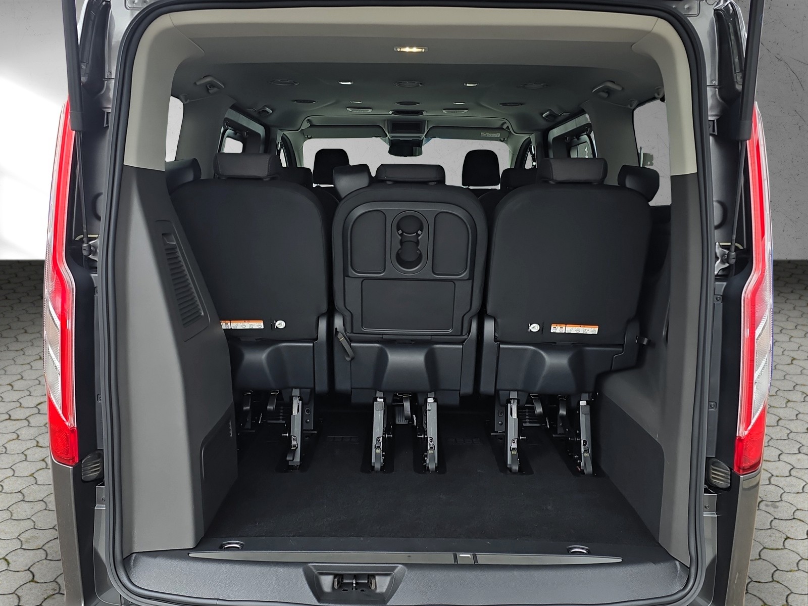 FORD Tourneo Custom 320 L1H1 Titanium PHEV 8-Sitzer-image-14