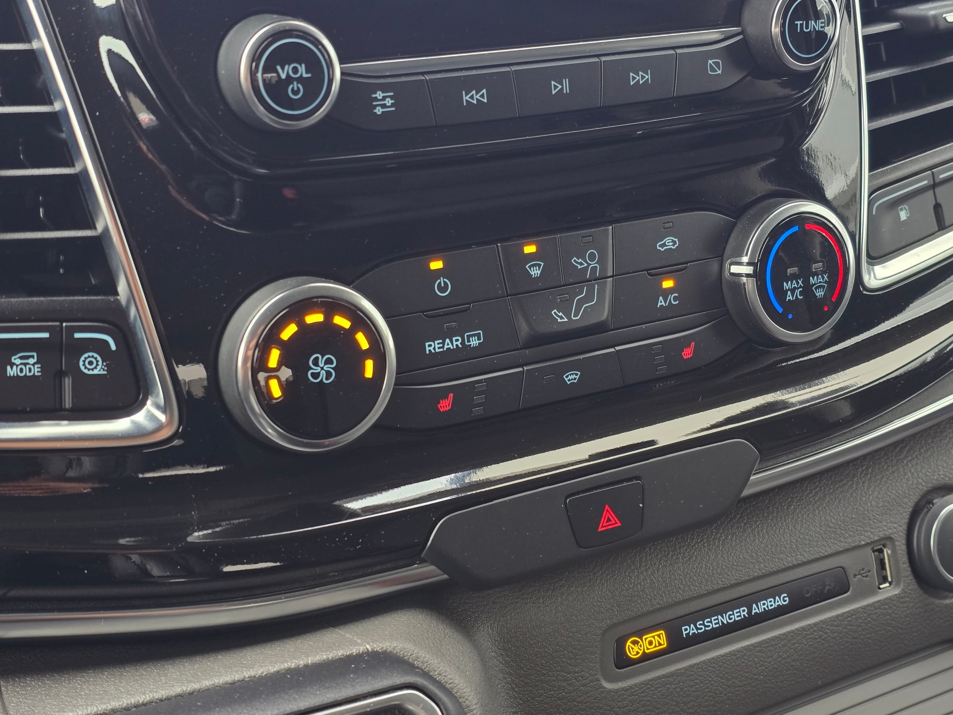 FORD Tourneo Custom 320 L1H1 Titanium PHEV 8-Sitzer-image-26