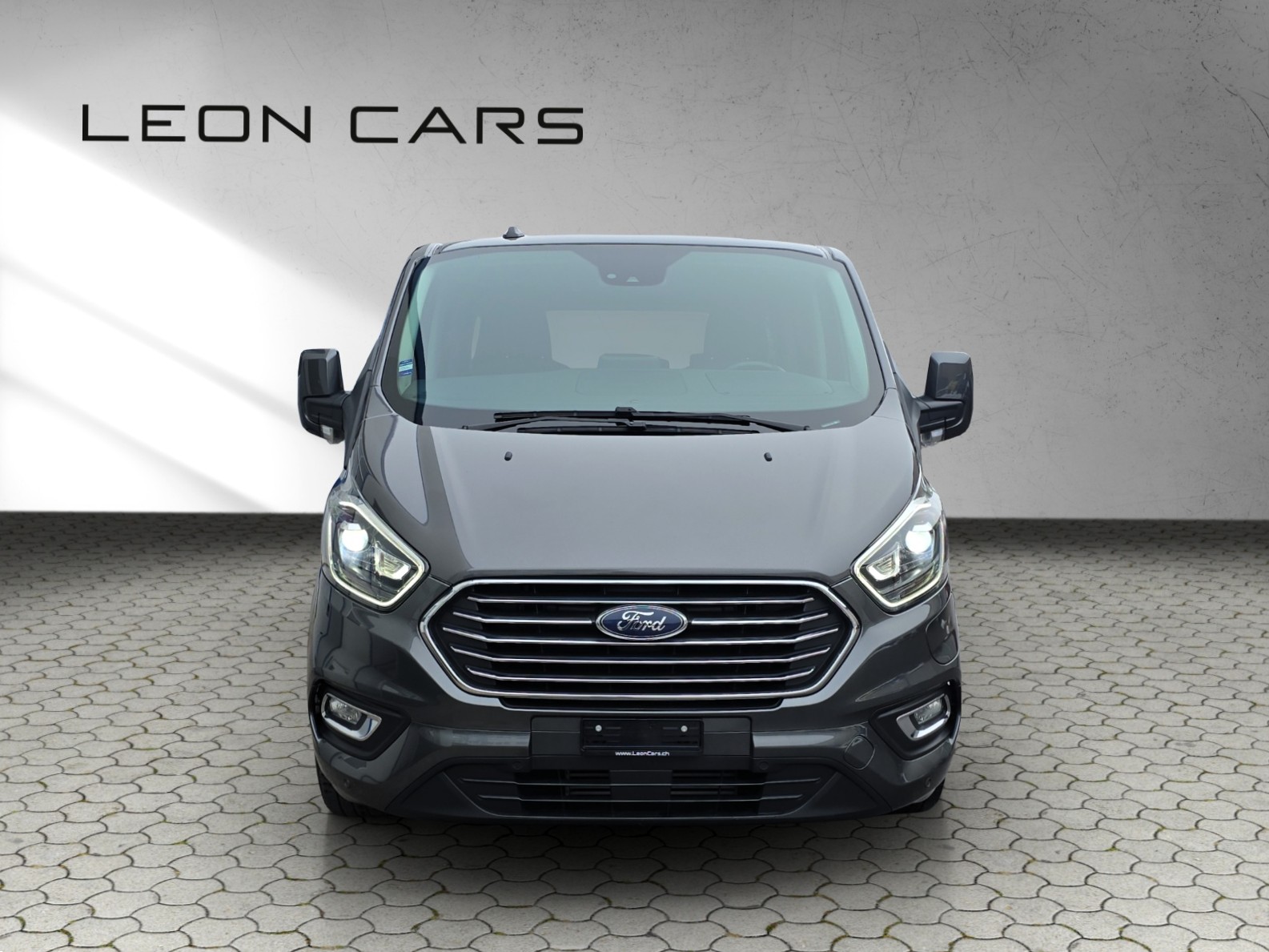 FORD Tourneo Custom 320 L1H1 Titanium PHEV 8-Sitzer-image-2