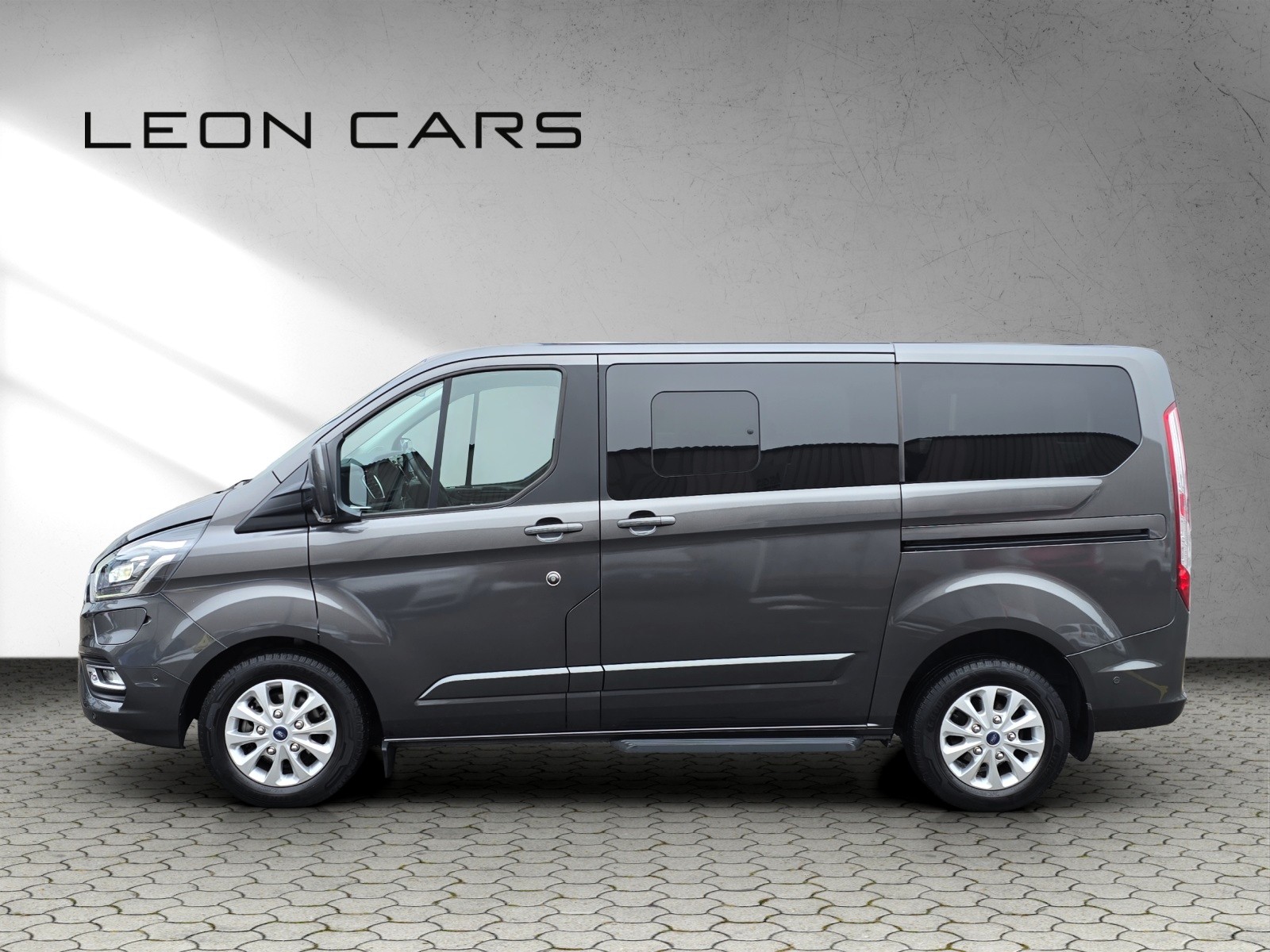 FORD Tourneo Custom 320 L1H1 Titanium PHEV 8-Sitzer-image-4