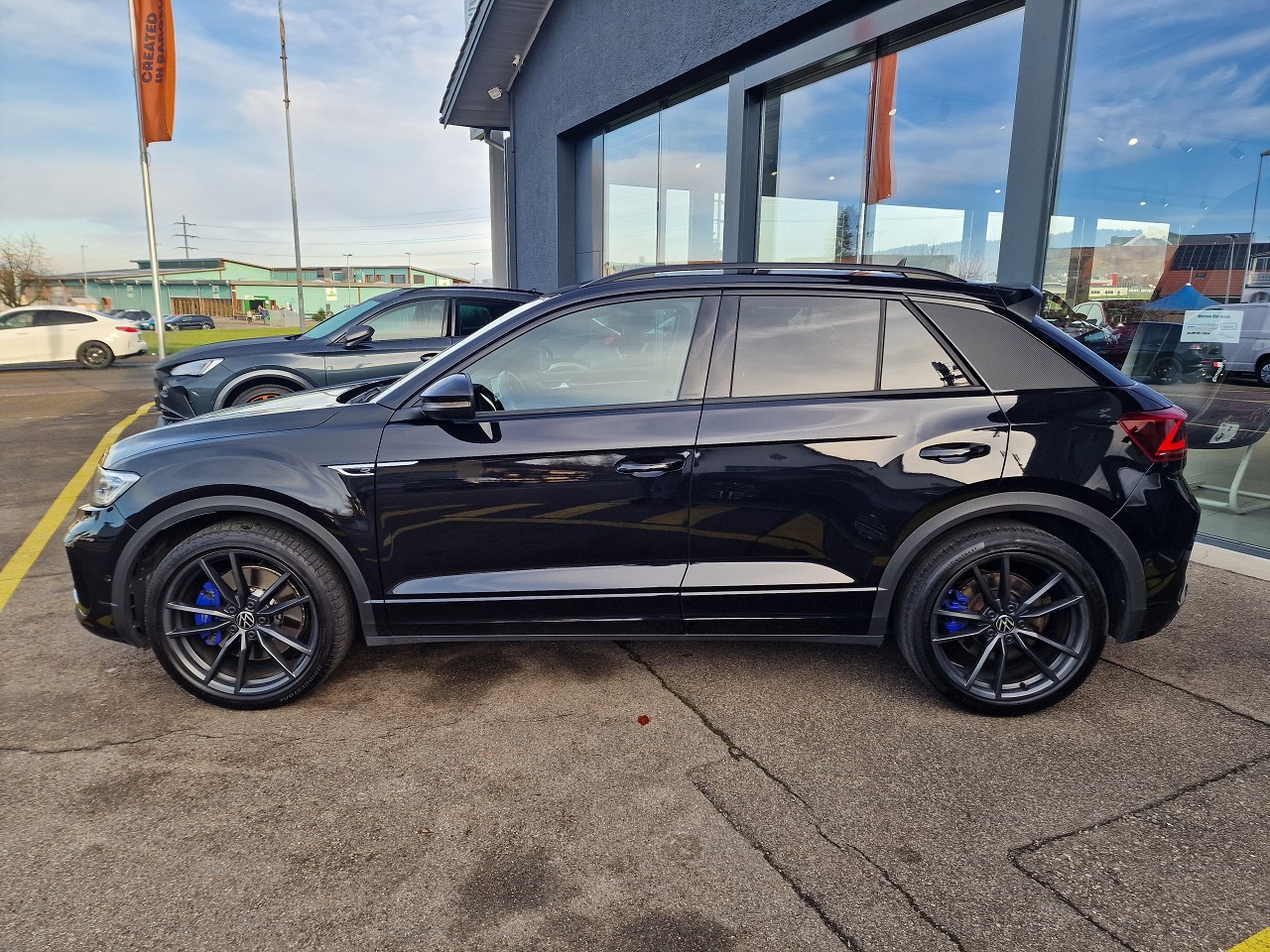 VW T-Roc 2.0 TSI R DSG 4Motion-image-2