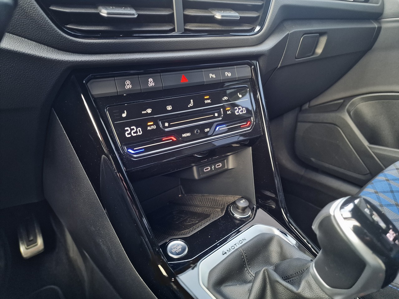 VW T-Roc 2.0 TSI R DSG 4Motion-image-25