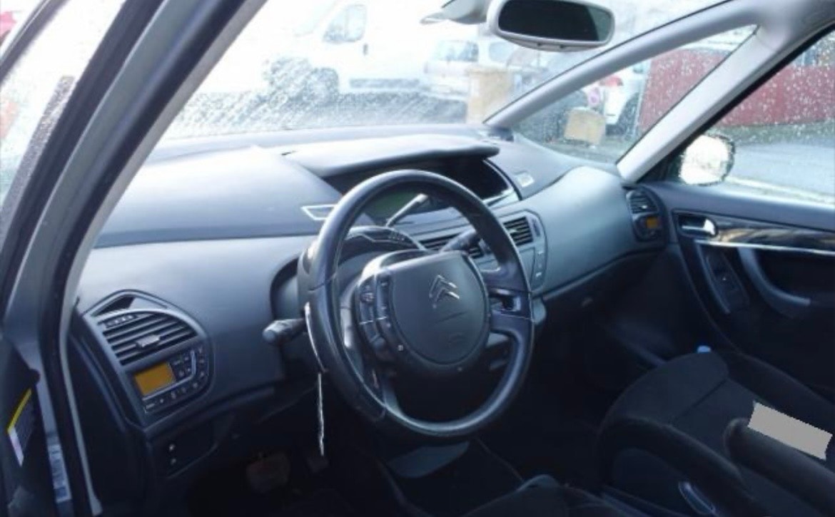 CITROEN Grand C4 Picasso 2.0i 16V Exclusive 7 Places-image-8