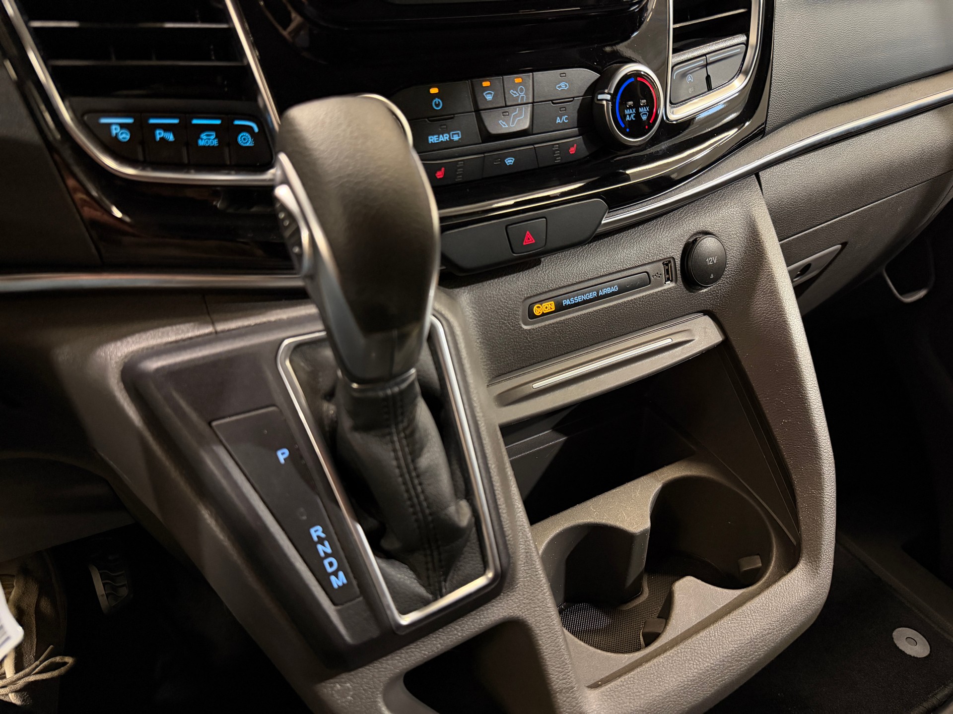 FORD Tourneo Custom 320 L2H1 Titanium A-image-10